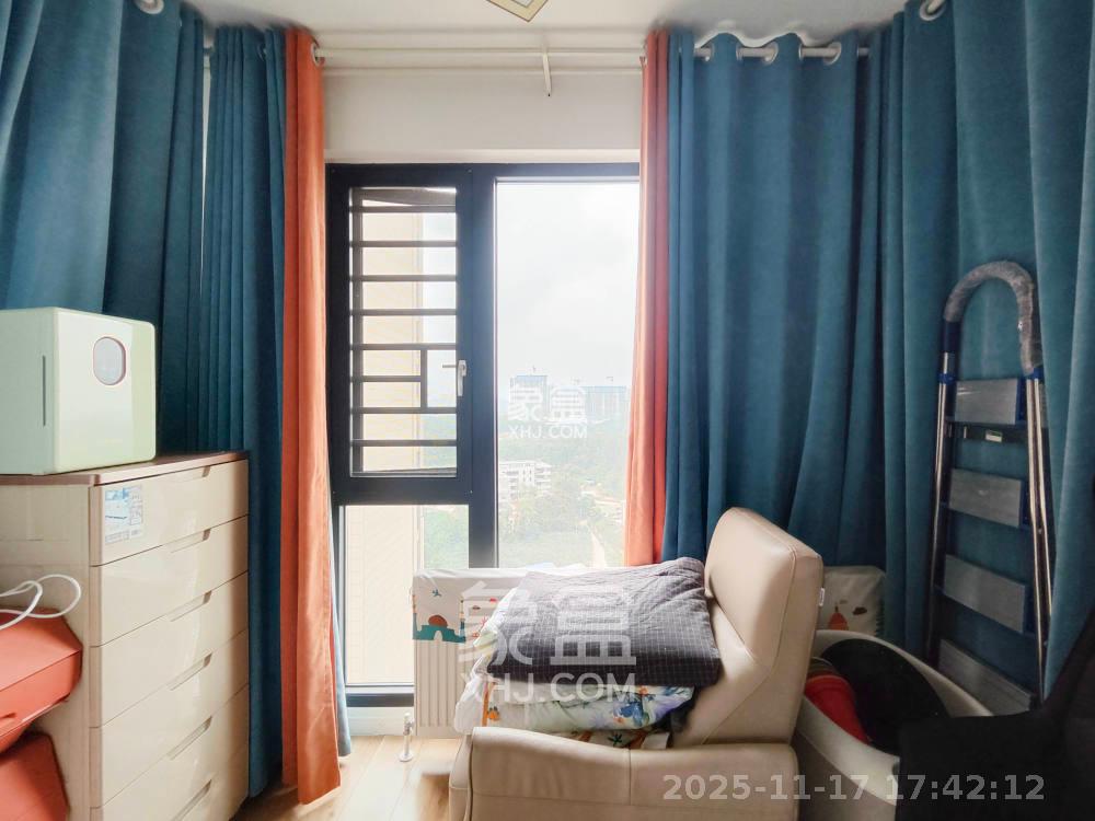 长房半岛蓝湾(观山月) 4室2厅2卫 3500.0元/月 长房半岛蓝湾(观山月) 4室2厅2卫 3500.0元/月室内图