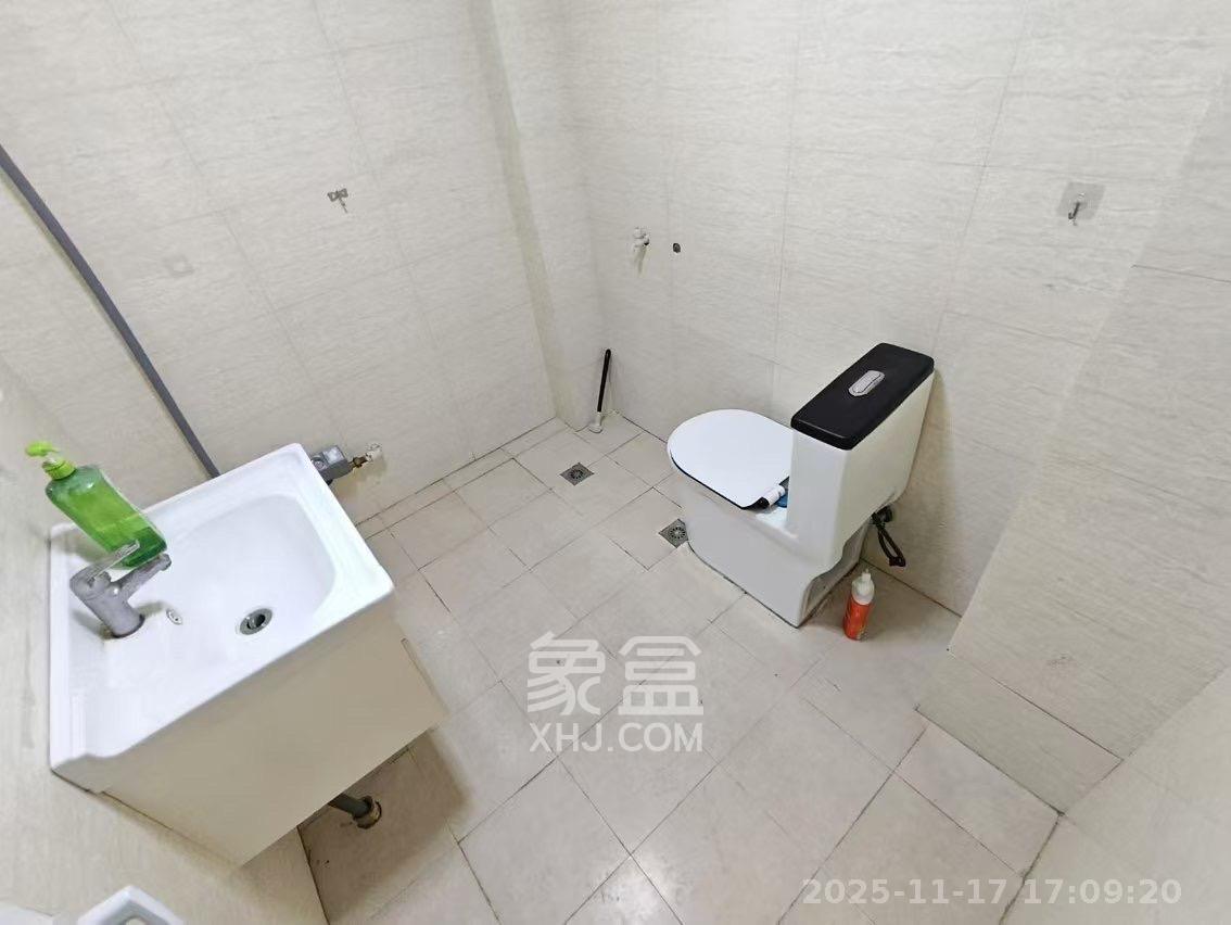 共和世家 1室2厅1卫 2600.0元/月 共和世家 1室2厅1卫 2600.0元/月室内图