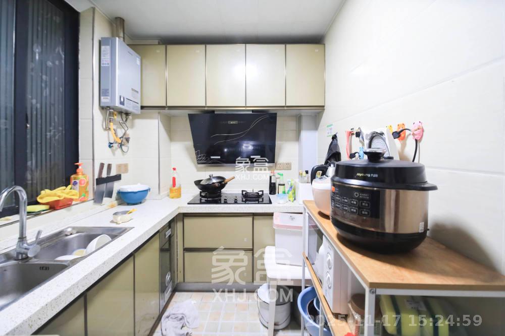 翡翠云天  2室2厅1卫    1800.0元/月室内图