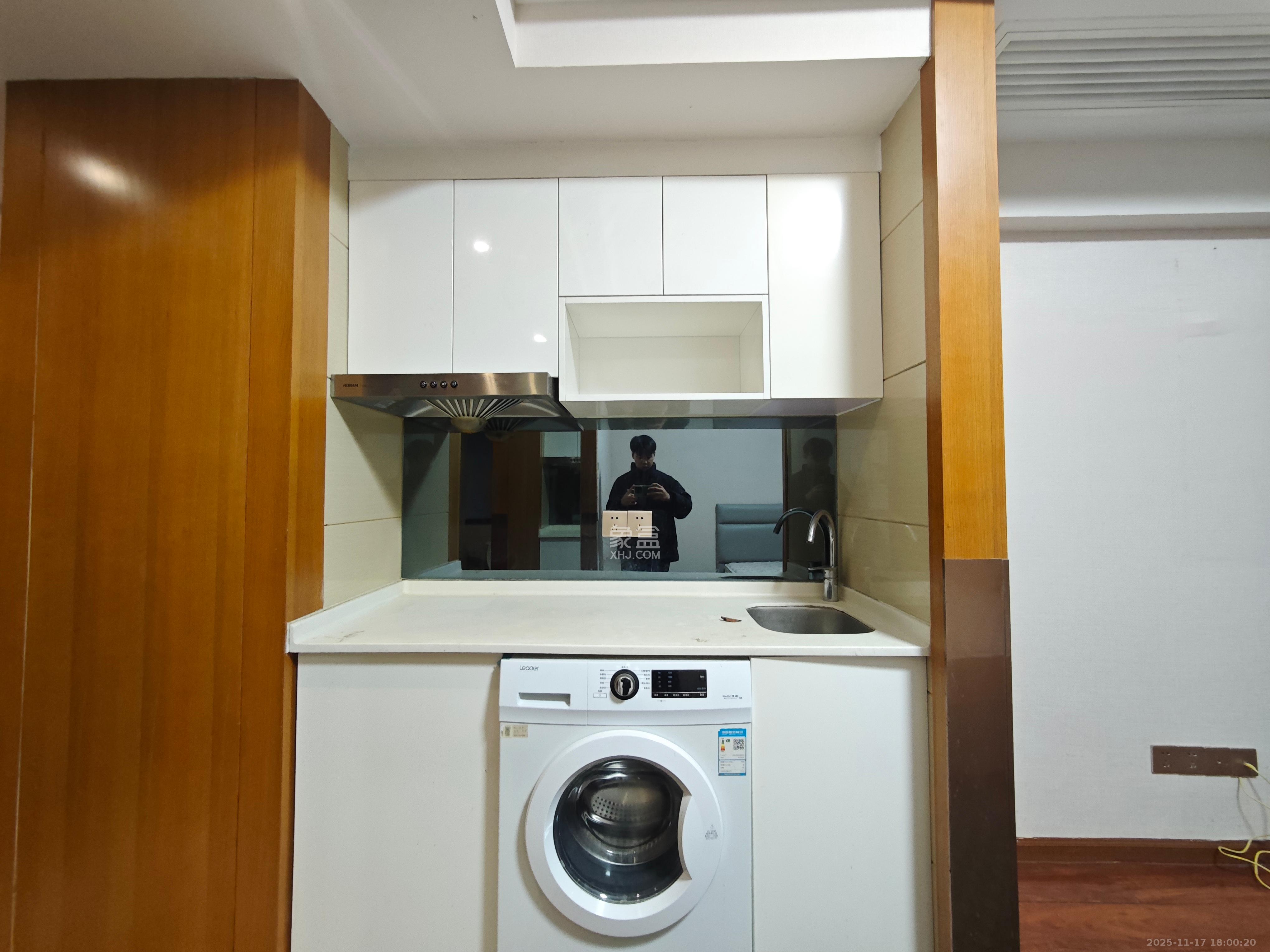 五一钻界  1室1厅1卫    1800.0元/月室内图