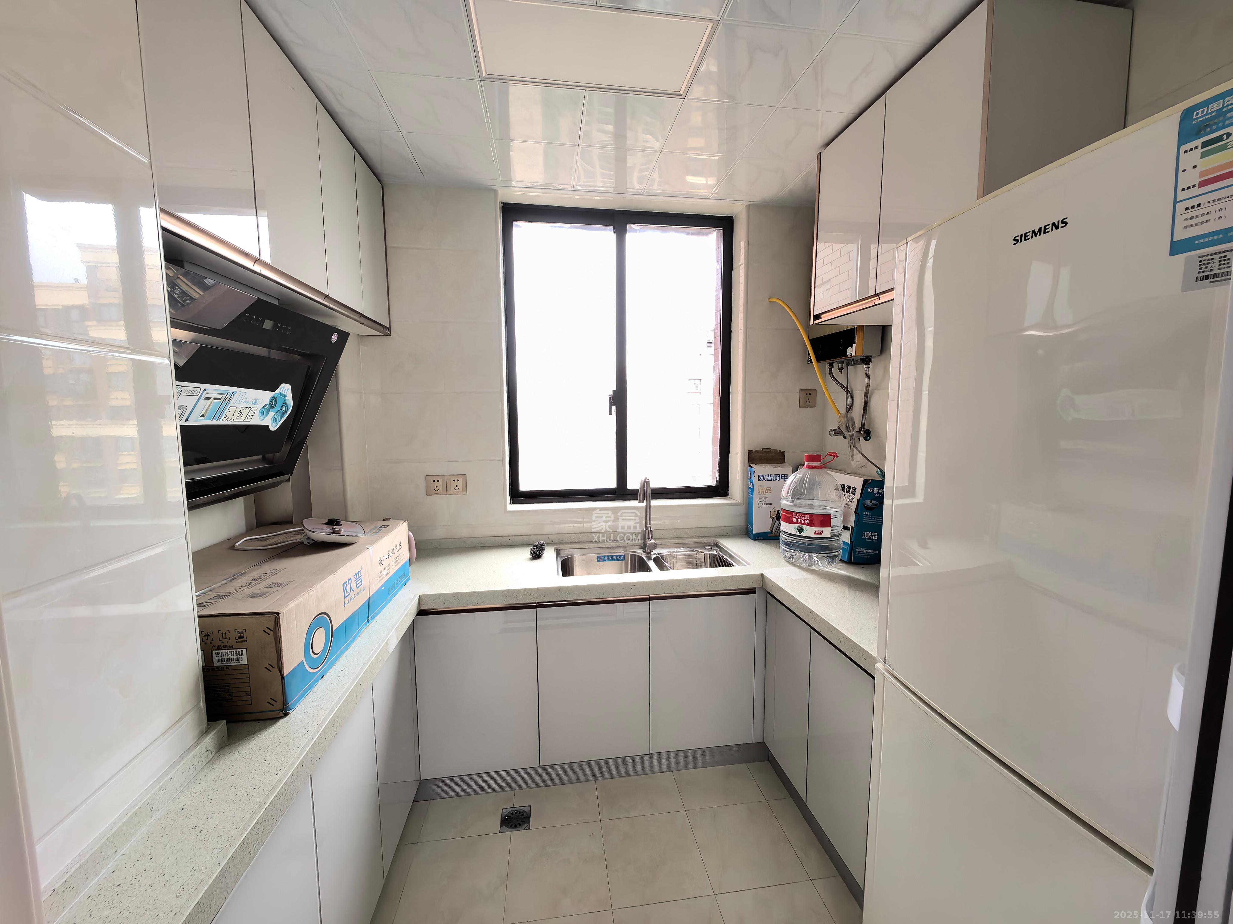 新城国际花都  3室2厅1卫    1800.0元/月室内图