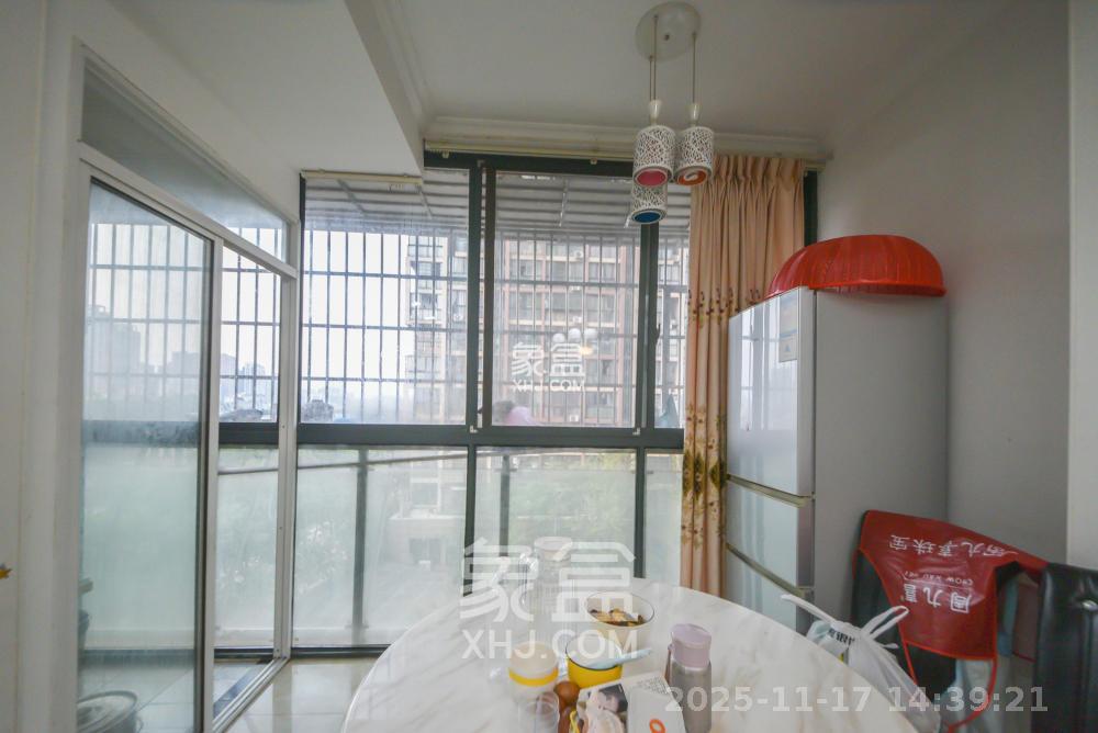 尊邸华庭 3室2厅1卫 2200.0元/月 尊邸华庭 3室2厅1卫 2200.0元/月室内图