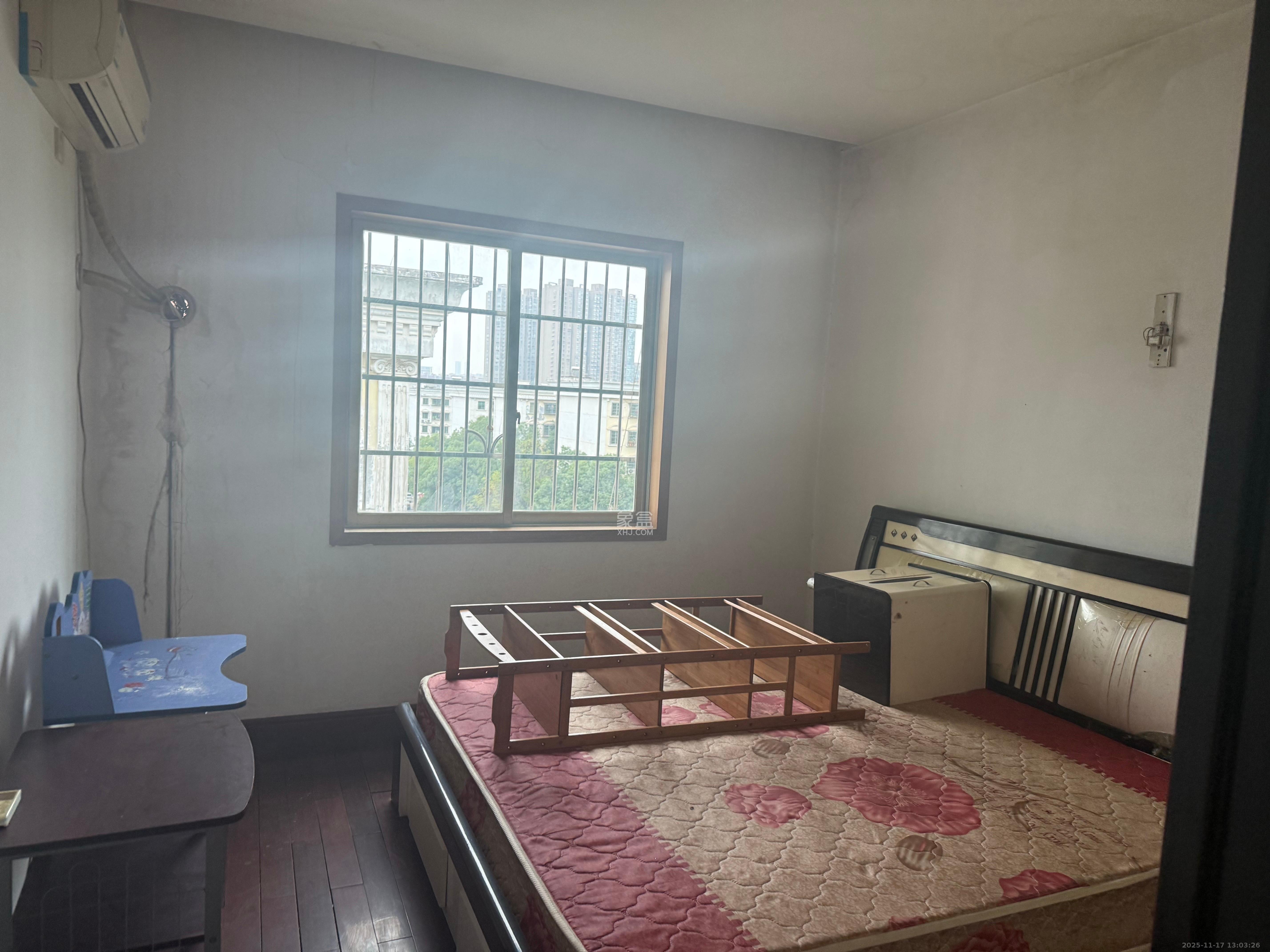 中南汽车世界 3室2厅1卫 1100.0元/月 中南汽车世界 3室2厅1卫 1100.0元/月室内图