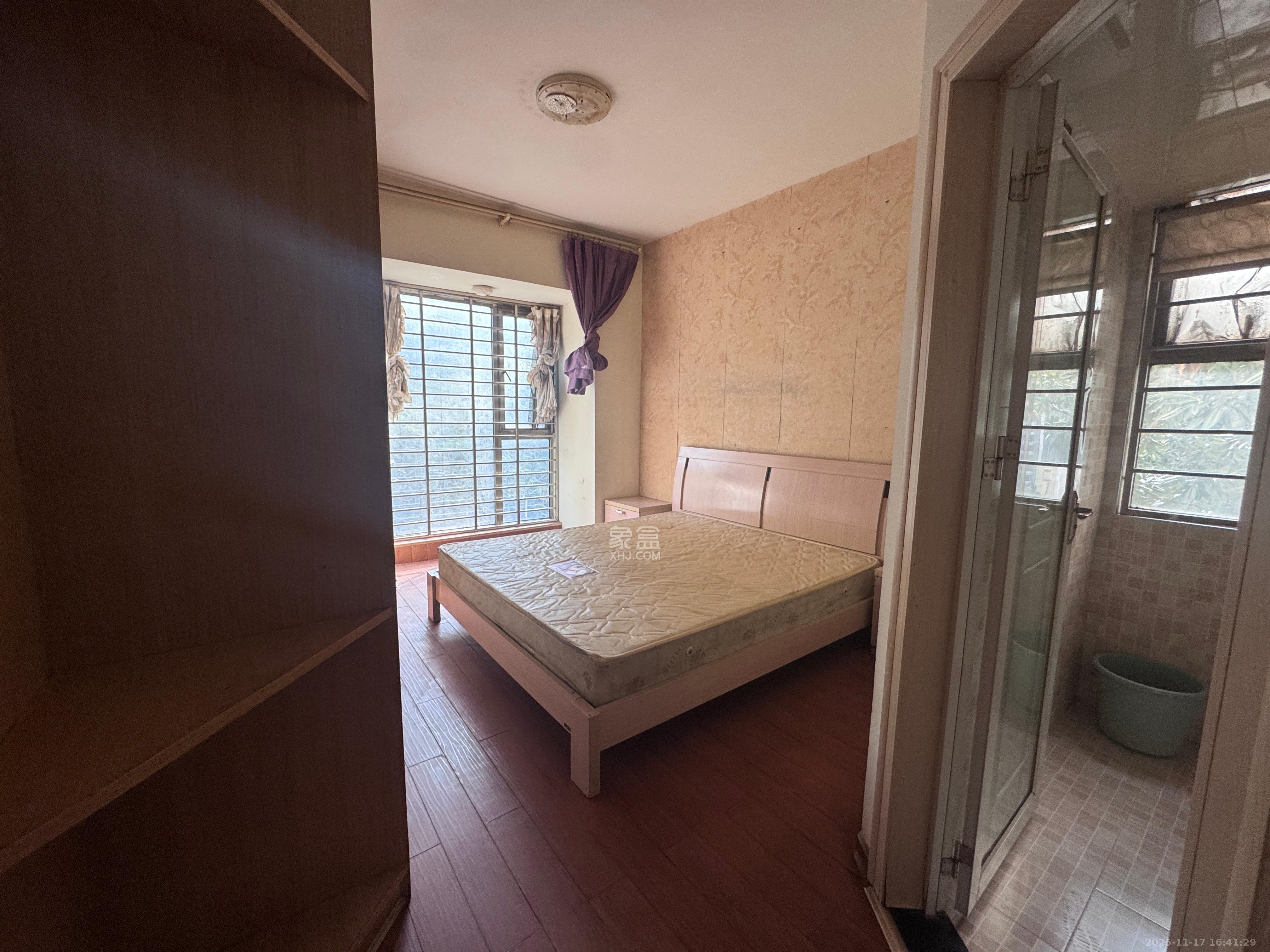 岳泰理想城 3室1厅2卫 2400.0元/月 岳泰理想城 3室1厅2卫 2400.0元/月室内图