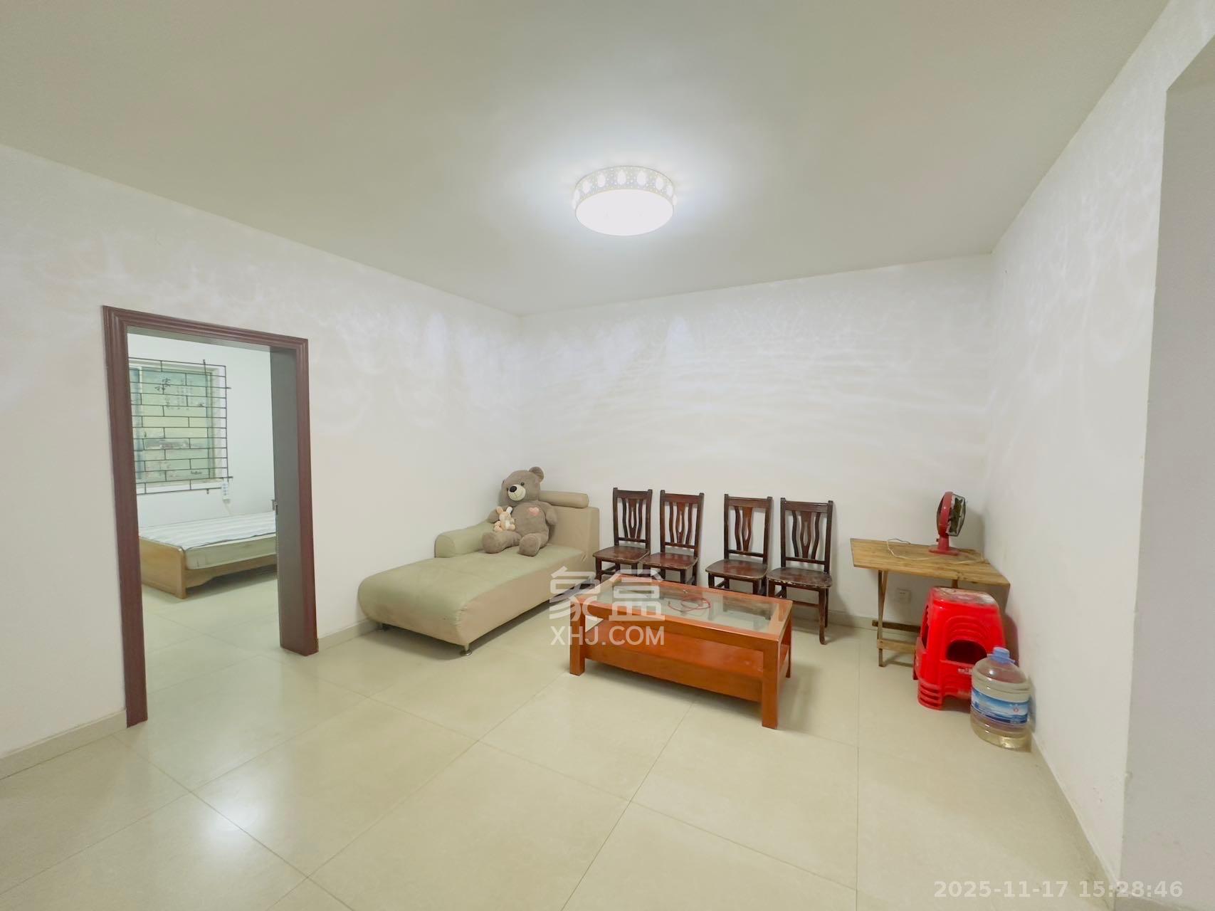 中南汽车世界 2室1厅1卫 1200.0元/月 中南汽车世界 2室1厅1卫 1200.0元/月室内图