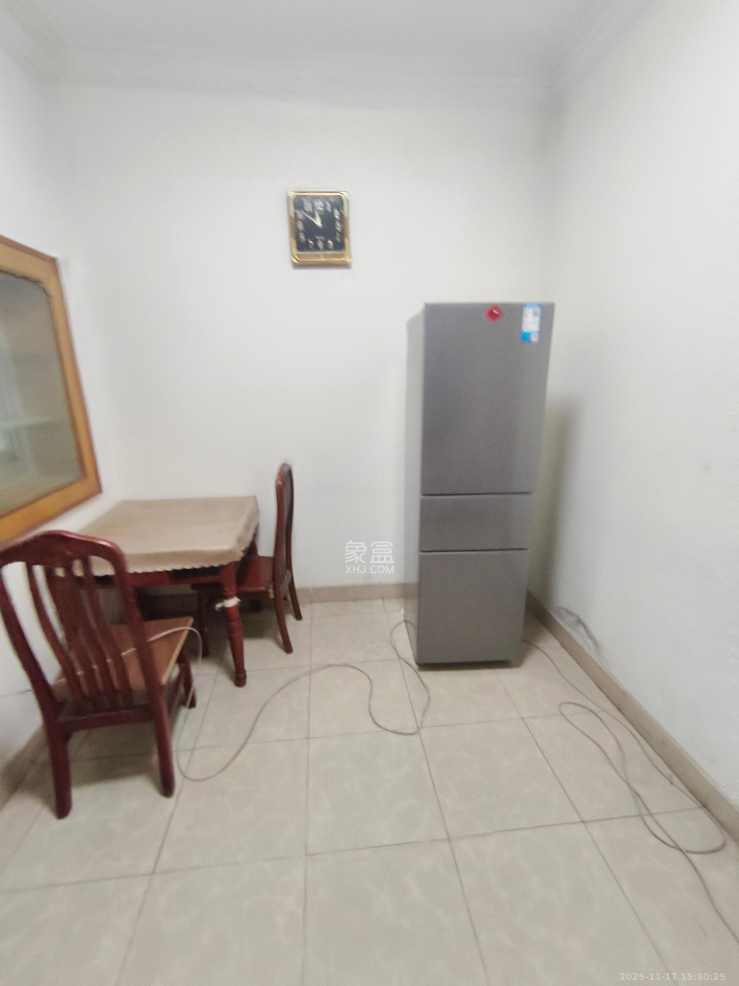 金叶公寓（原省烟草公司宿舍）  3室1厅1卫    2100.0元/月室内图