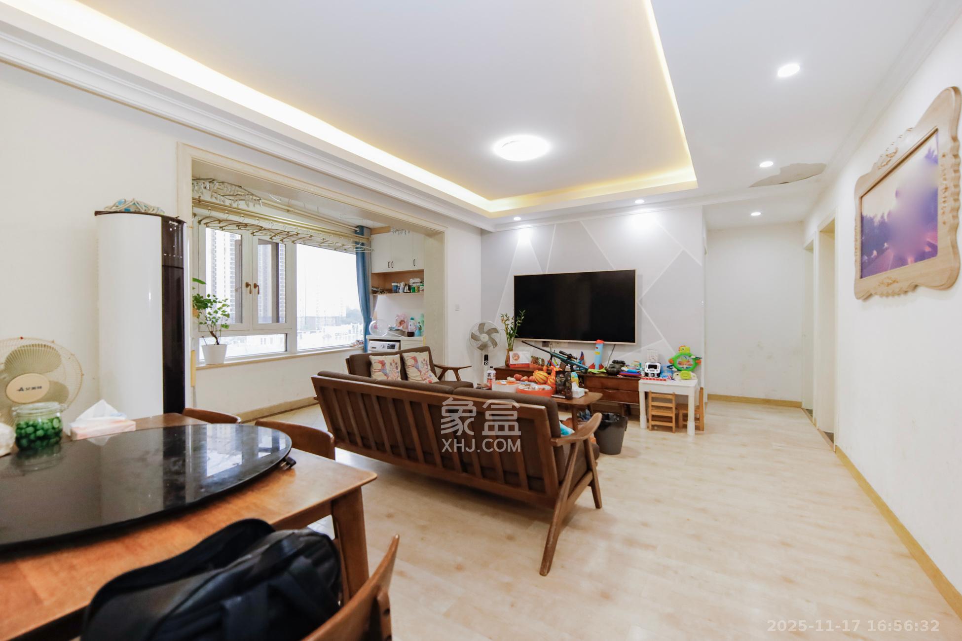 五江天街南区  3室2厅1卫    86.0万