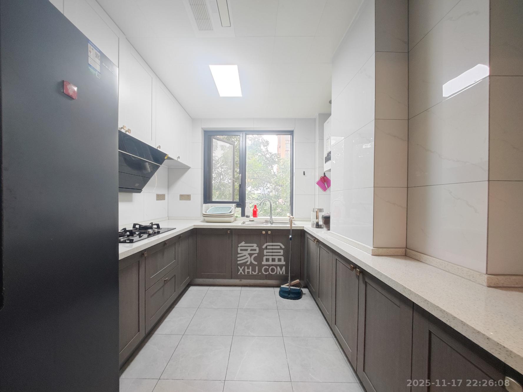 托斯卡纳洋房高层 4室2厅2卫 175.0万 托斯卡纳洋房高层 4室2厅2卫 175.0万厨房