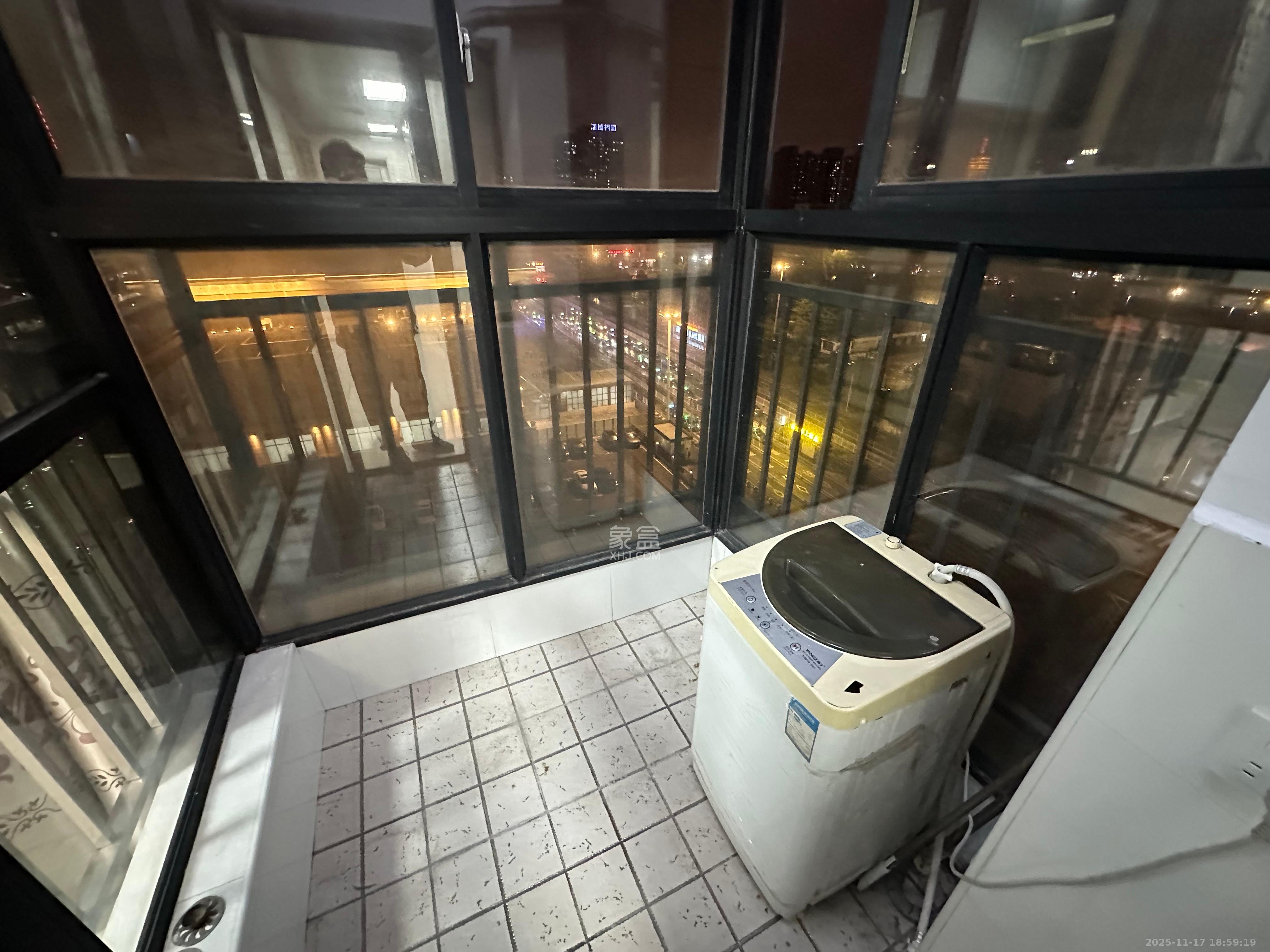 锦泰东环国际 1室1厅1卫 1500.0元/月 锦泰东环国际 1室1厅1卫 1500.0元/月室内图