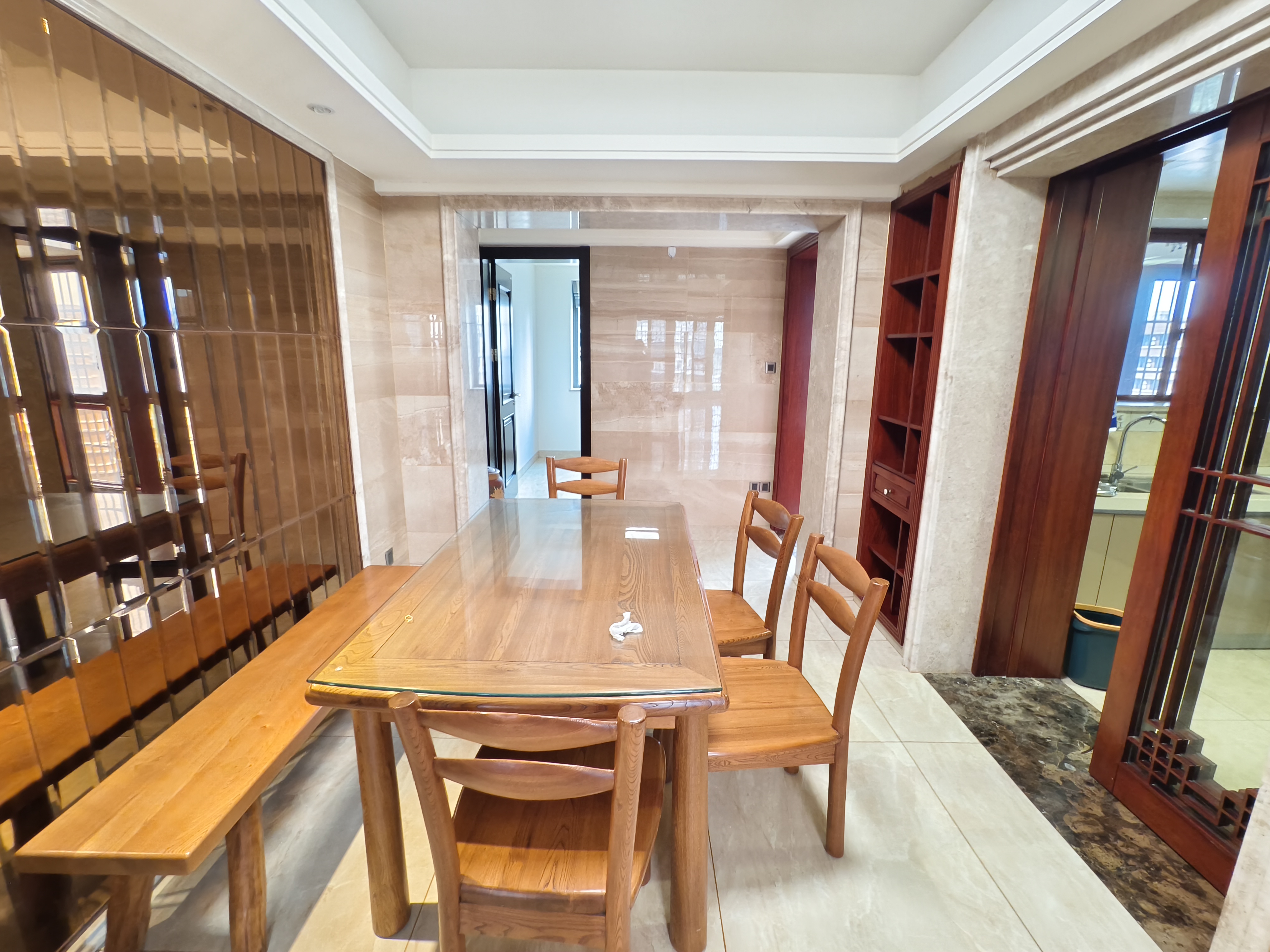 国兴城(C区) 4室2厅2卫 4800.0元/月 国兴城(C区) 4室2厅2卫 4800.0元/月室内图