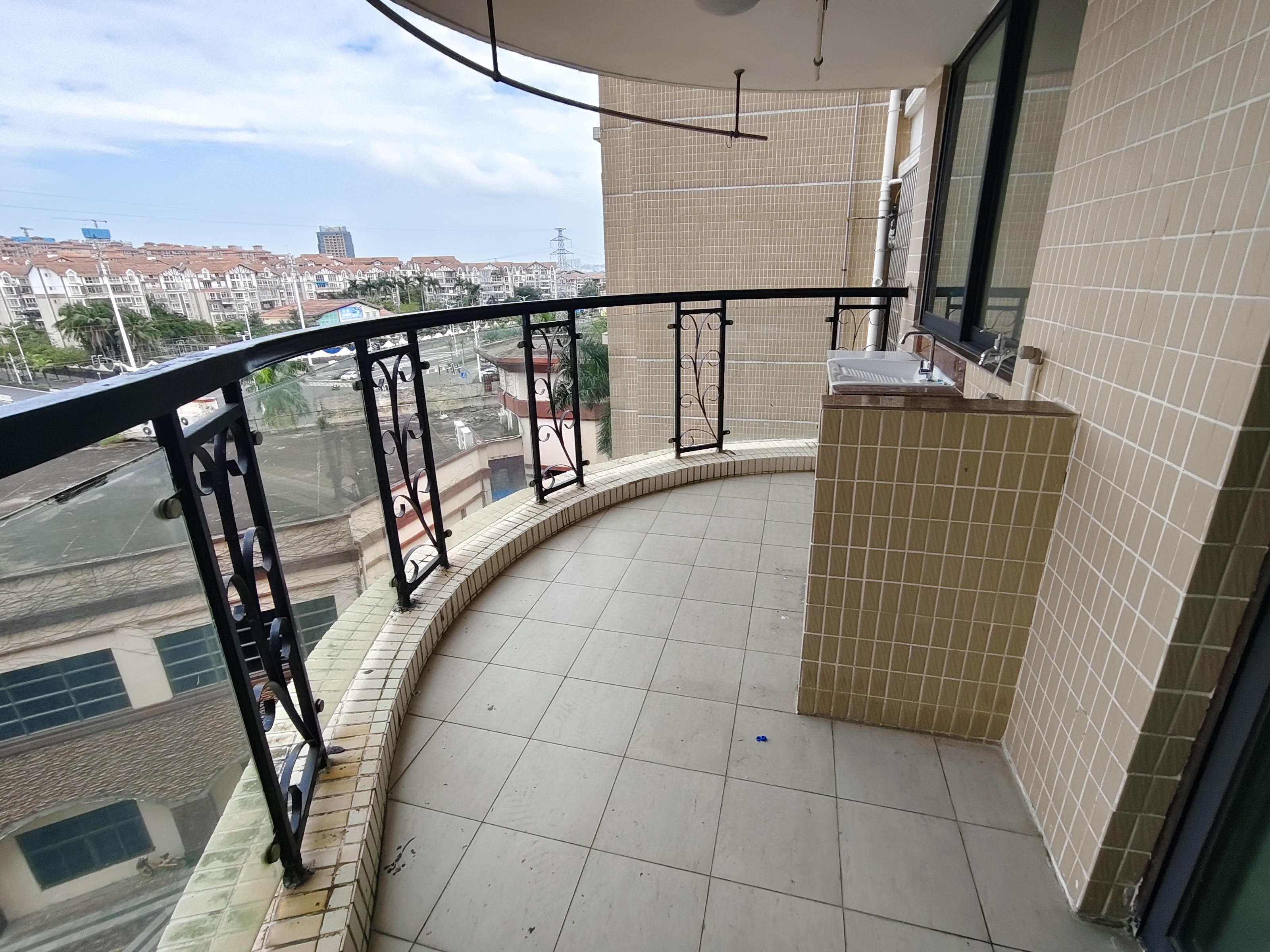 滨江帝景一期  3室2厅2卫    2600.0元/月室内图