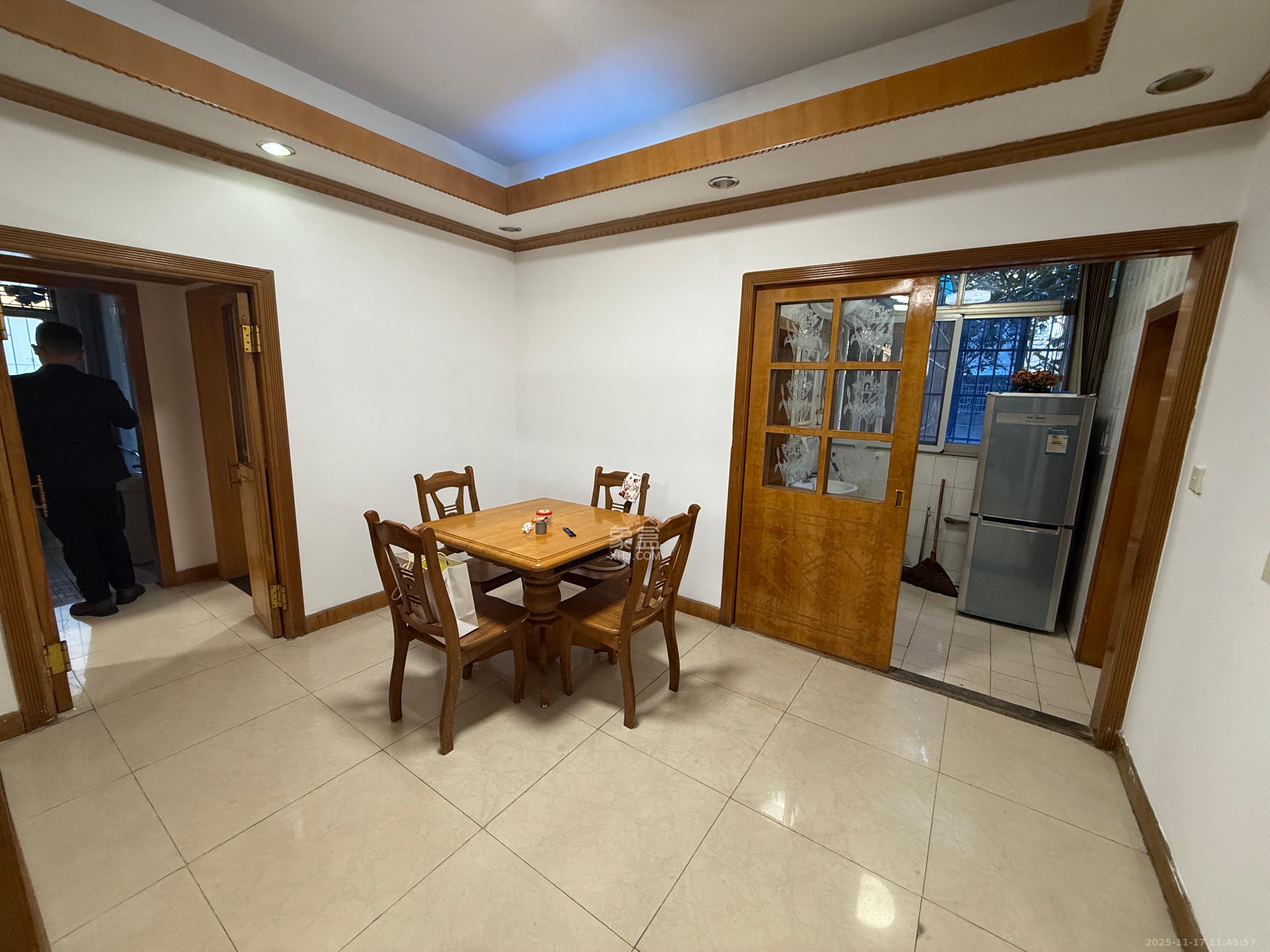 六堆子散盘  3室2厅2卫    2800.0元/月室内图