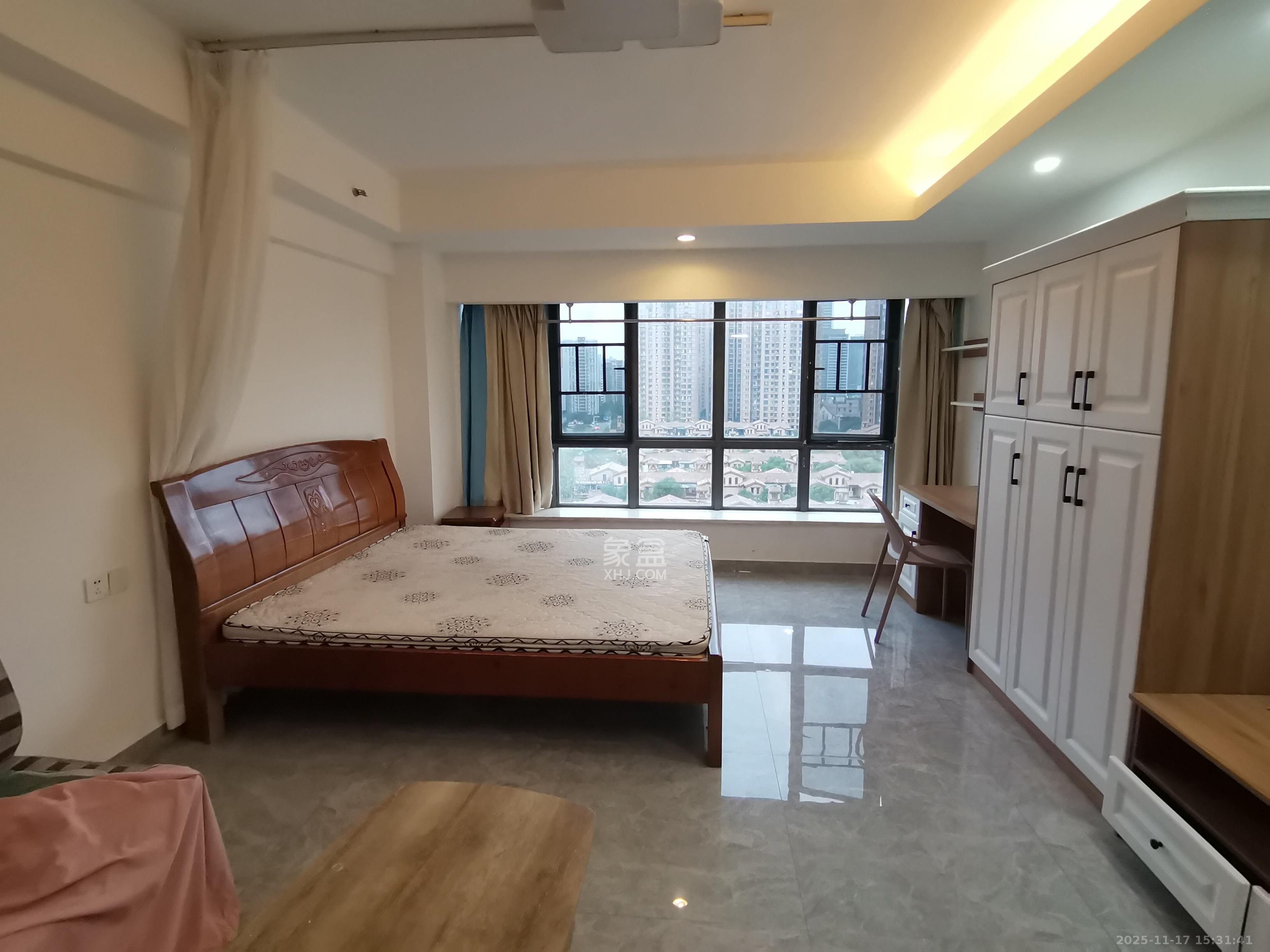 融科檀香山（融科紫檀、香山国际）  1室1厅1卫    1800.0元/月