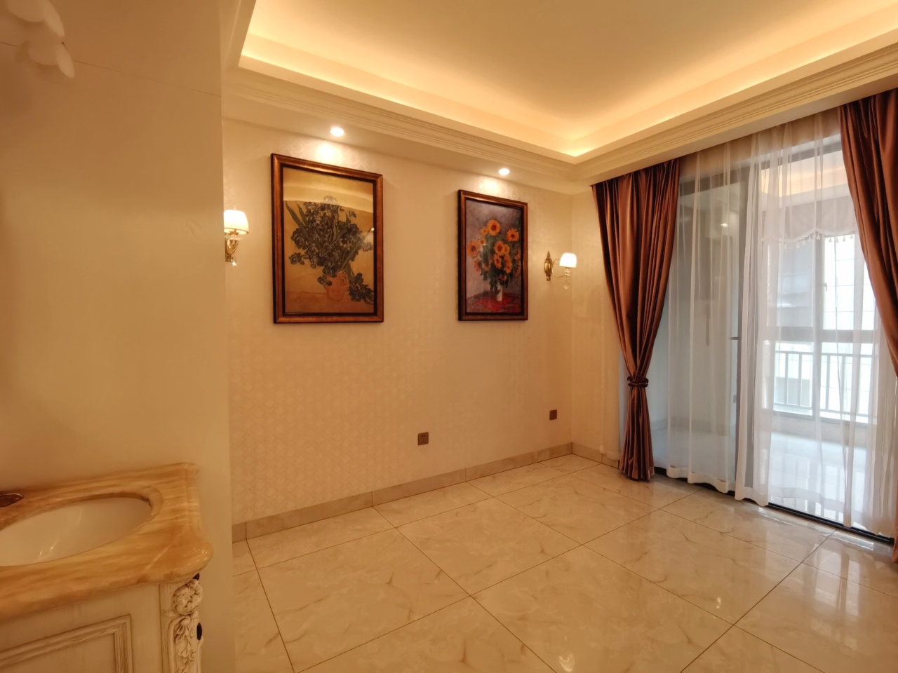 海航豪庭北苑  3室2厅2卫    360.0万客厅