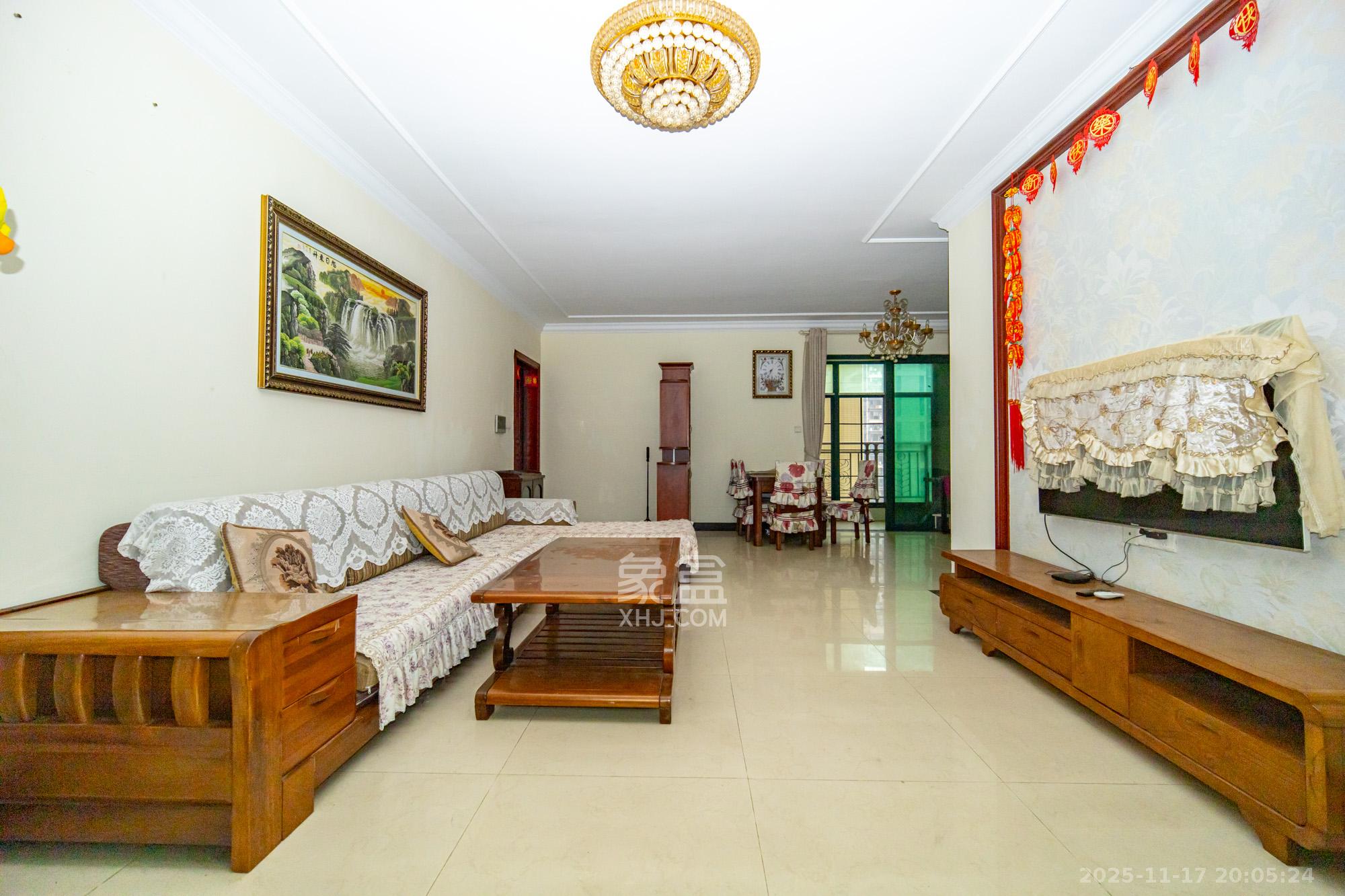 恒大翡翠华庭 4室2厅2卫 130.0万 恒大翡翠华庭 4室2厅2卫 130.0万客厅