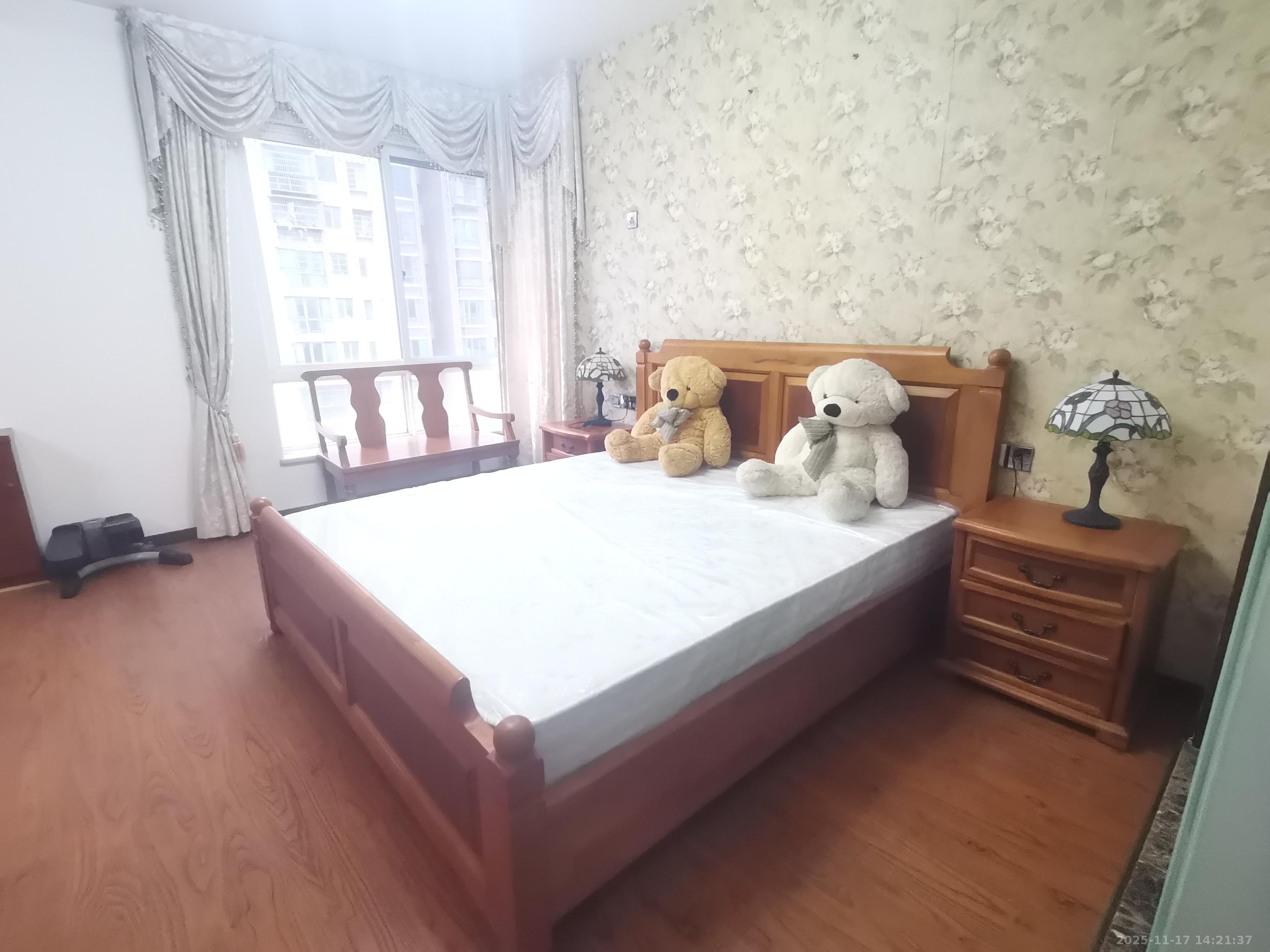 山语城一期  3室2厅2卫    3600.0元/月室内图