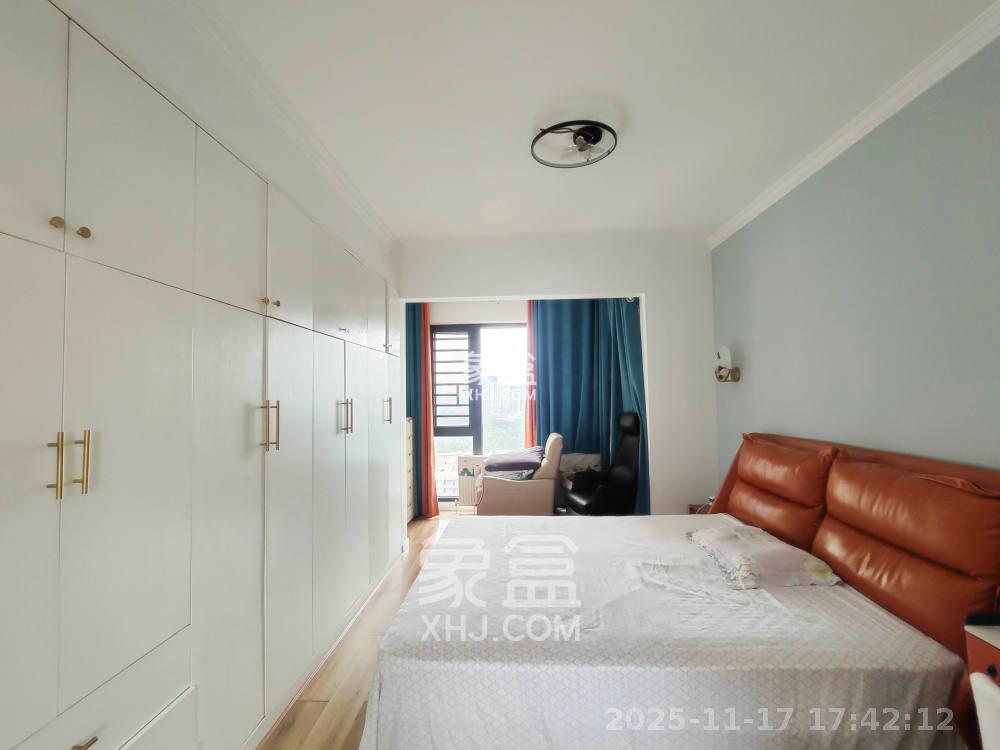 长房半岛蓝湾(观山月) 4室2厅2卫 3500.0元/月 长房半岛蓝湾(观山月) 4室2厅2卫 3500.0元/月室内图