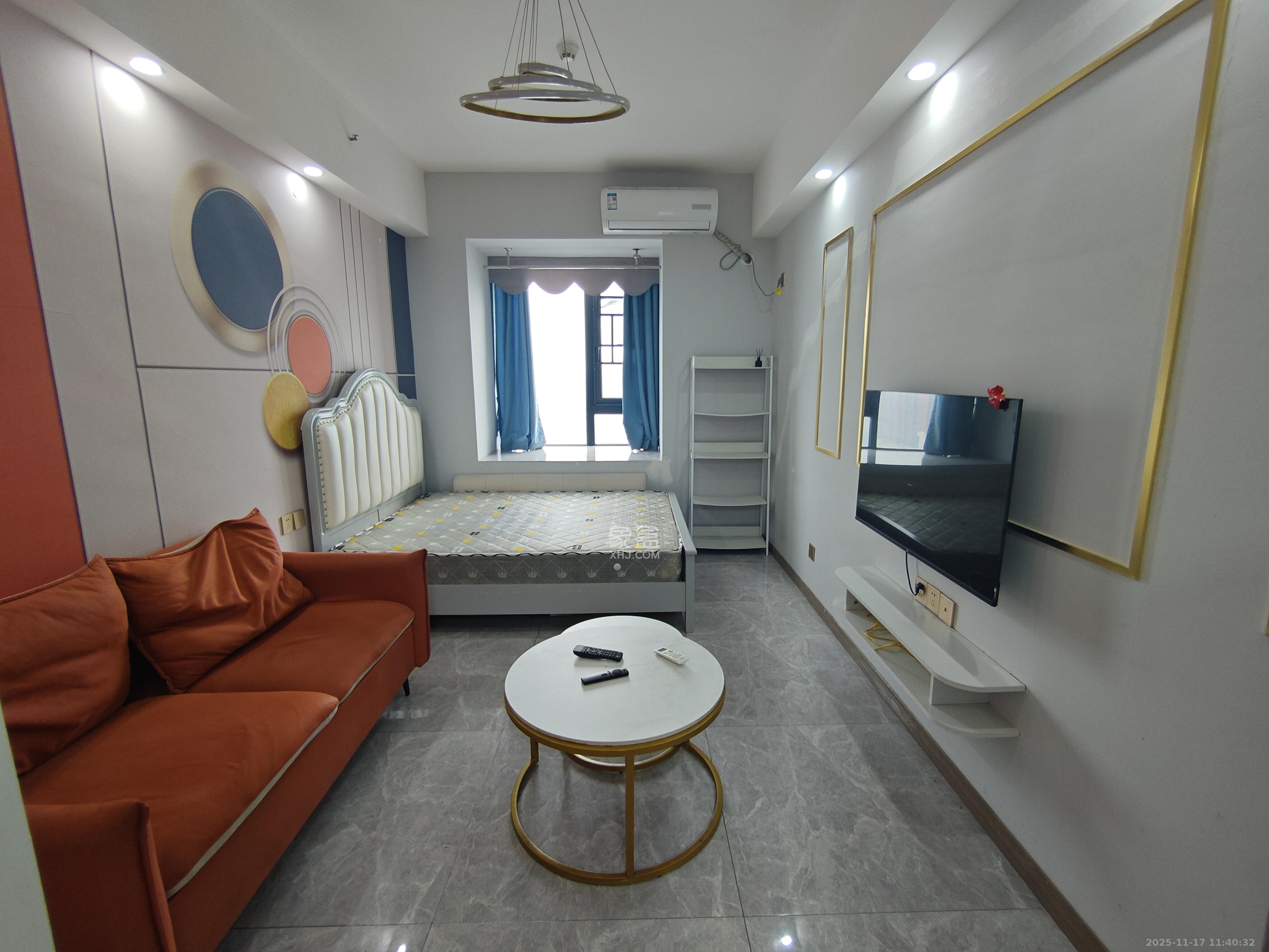 保利麓谷林语I区  1室1厅1卫    1300.0元/月室内图