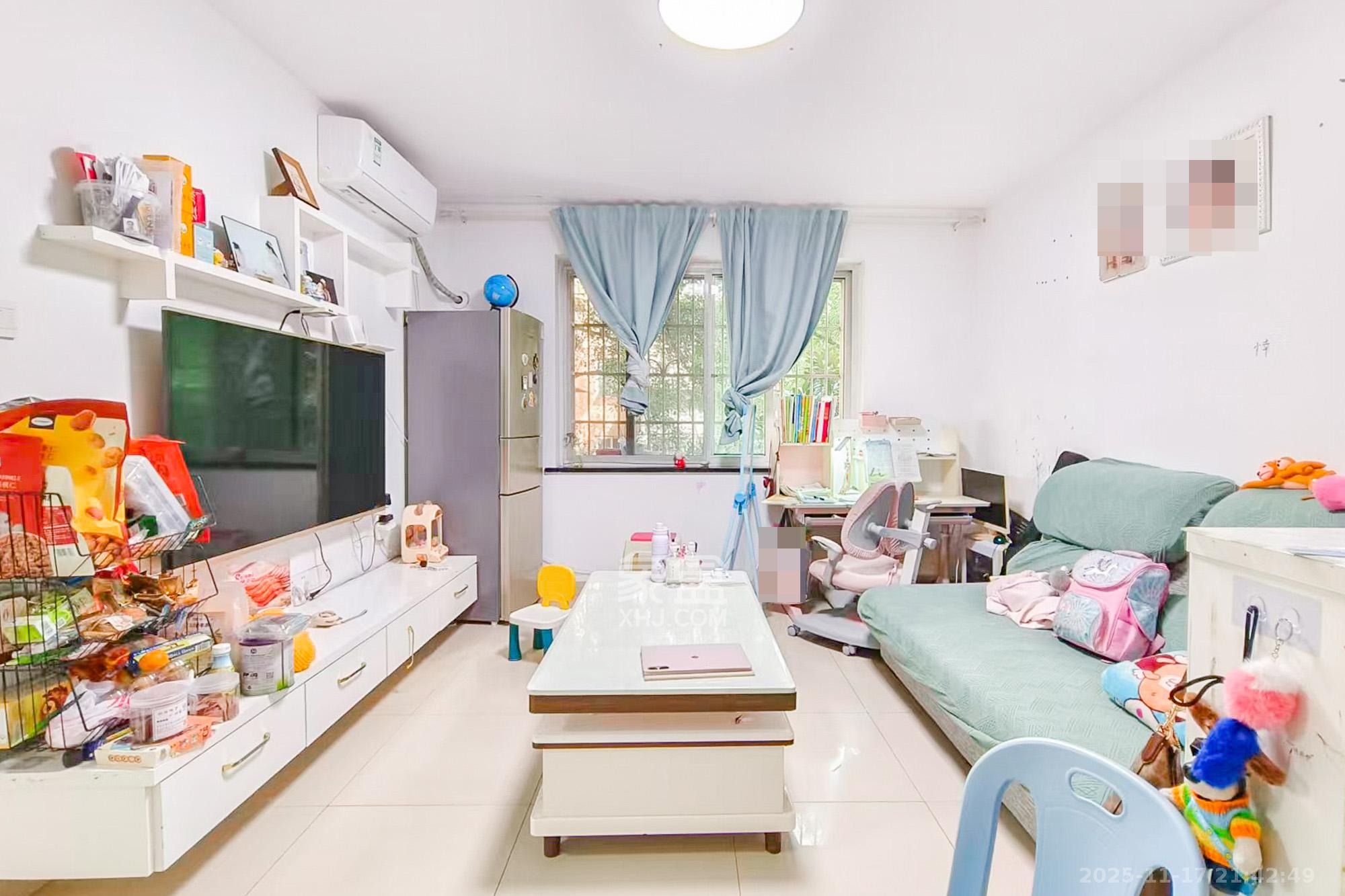 新诚小区 2室1厅1卫 40.0万 新诚小区 2室1厅1卫 40.0万客厅