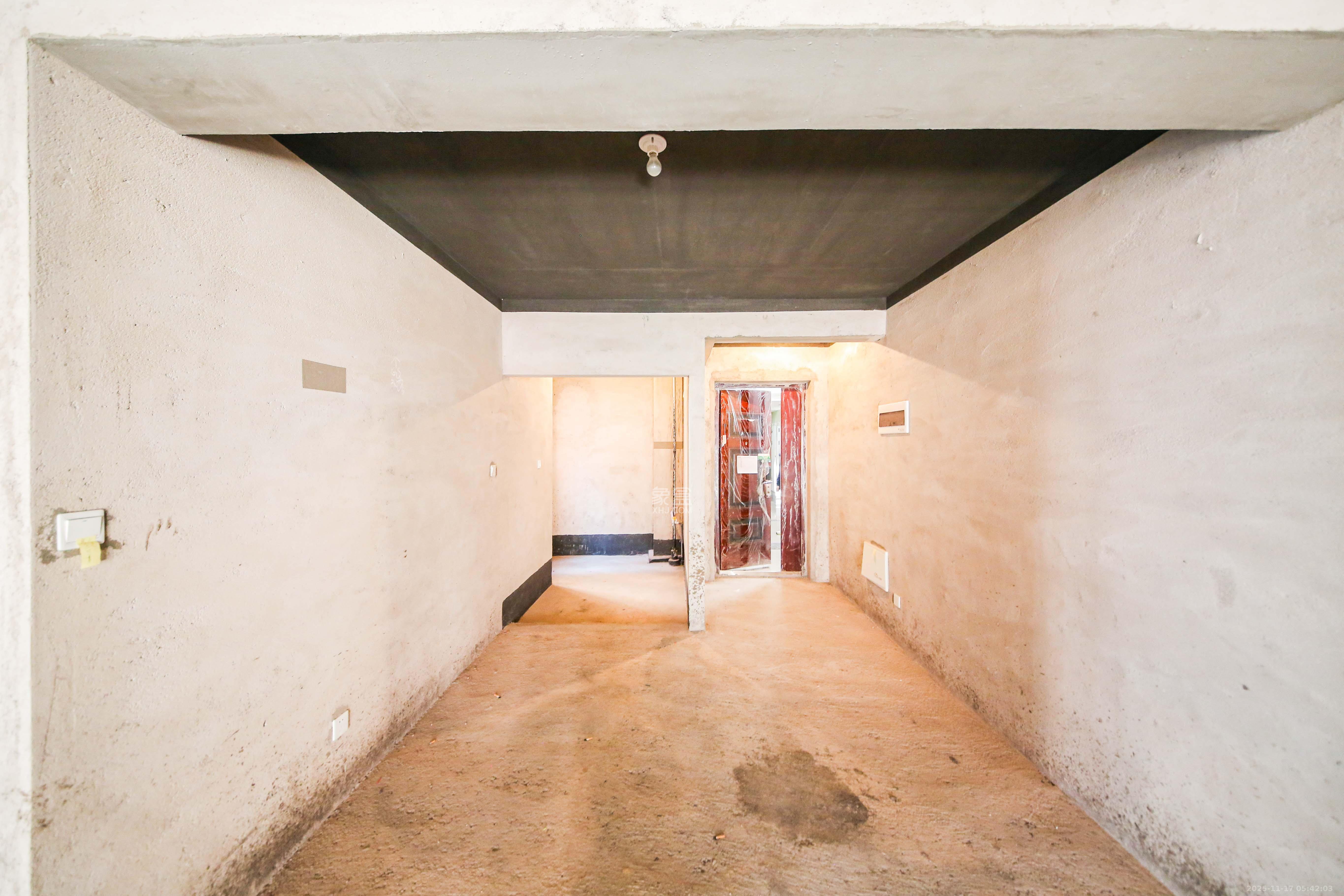 香缇雅苑（鑫远翡丽郡二期）  3室2厅1卫    135.0万客厅