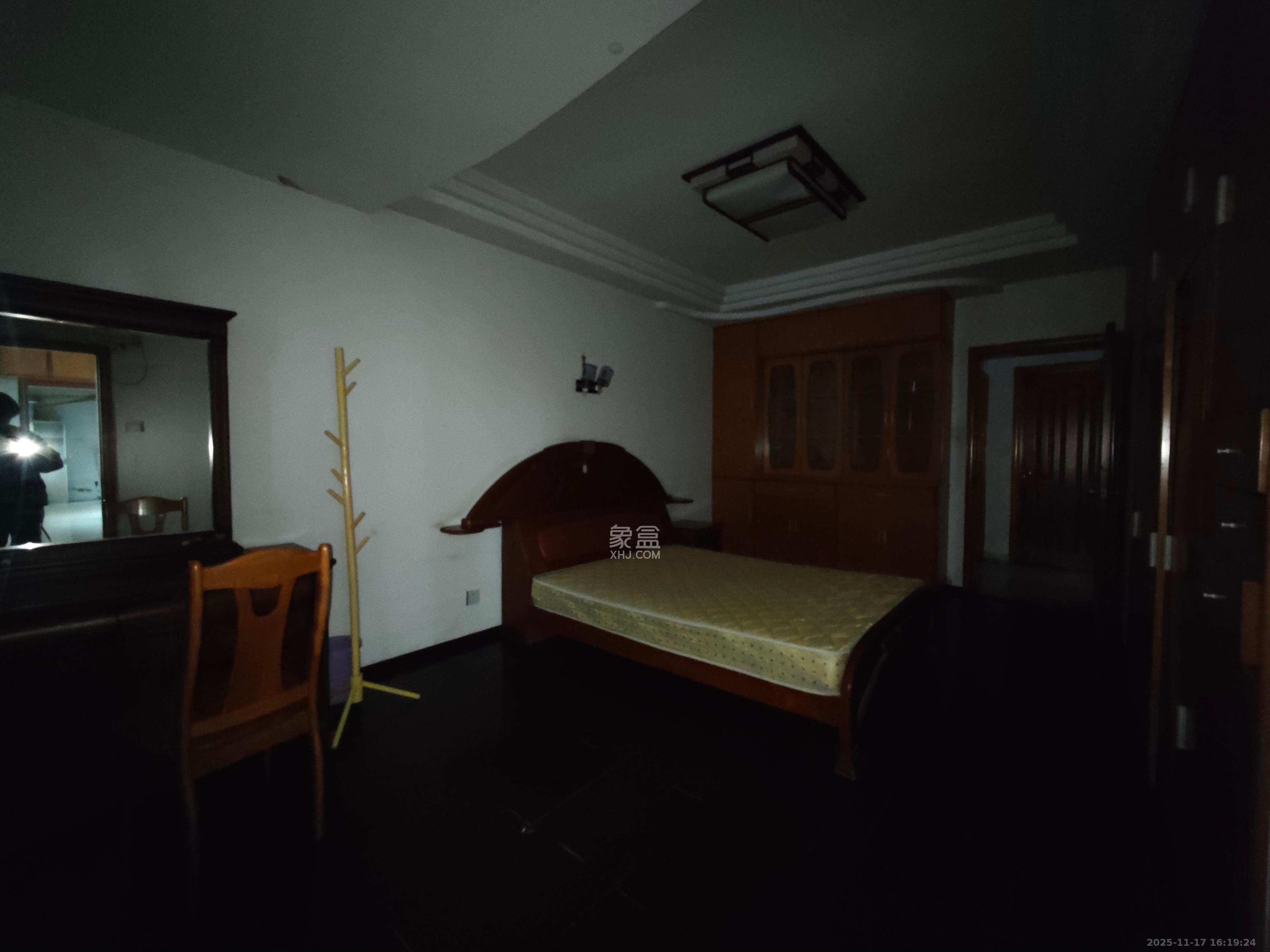 学宫街散盘  3室2厅2卫    2500.0元/月室内图