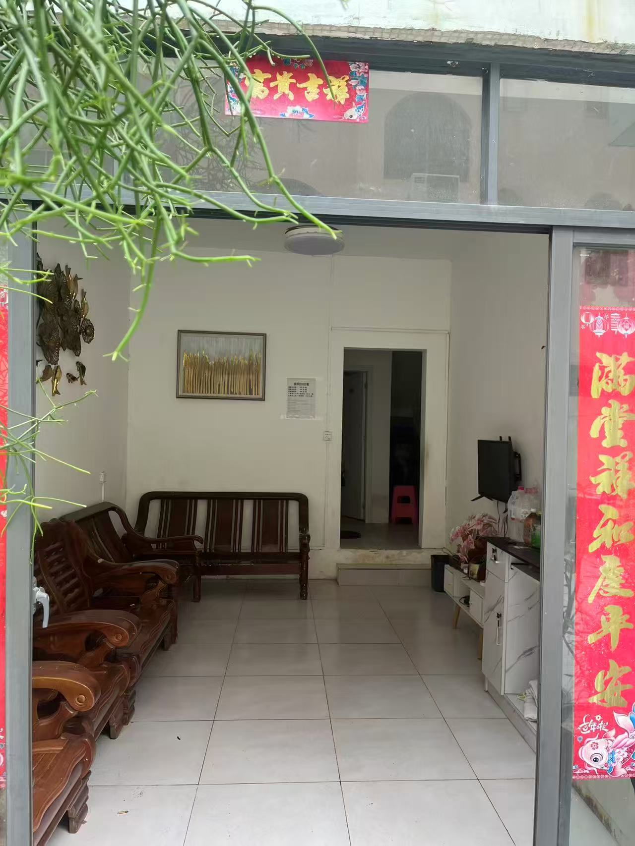 海房新村 10室3厅4卫 365.0万 海房新村 10室3厅4卫 365.0万客厅