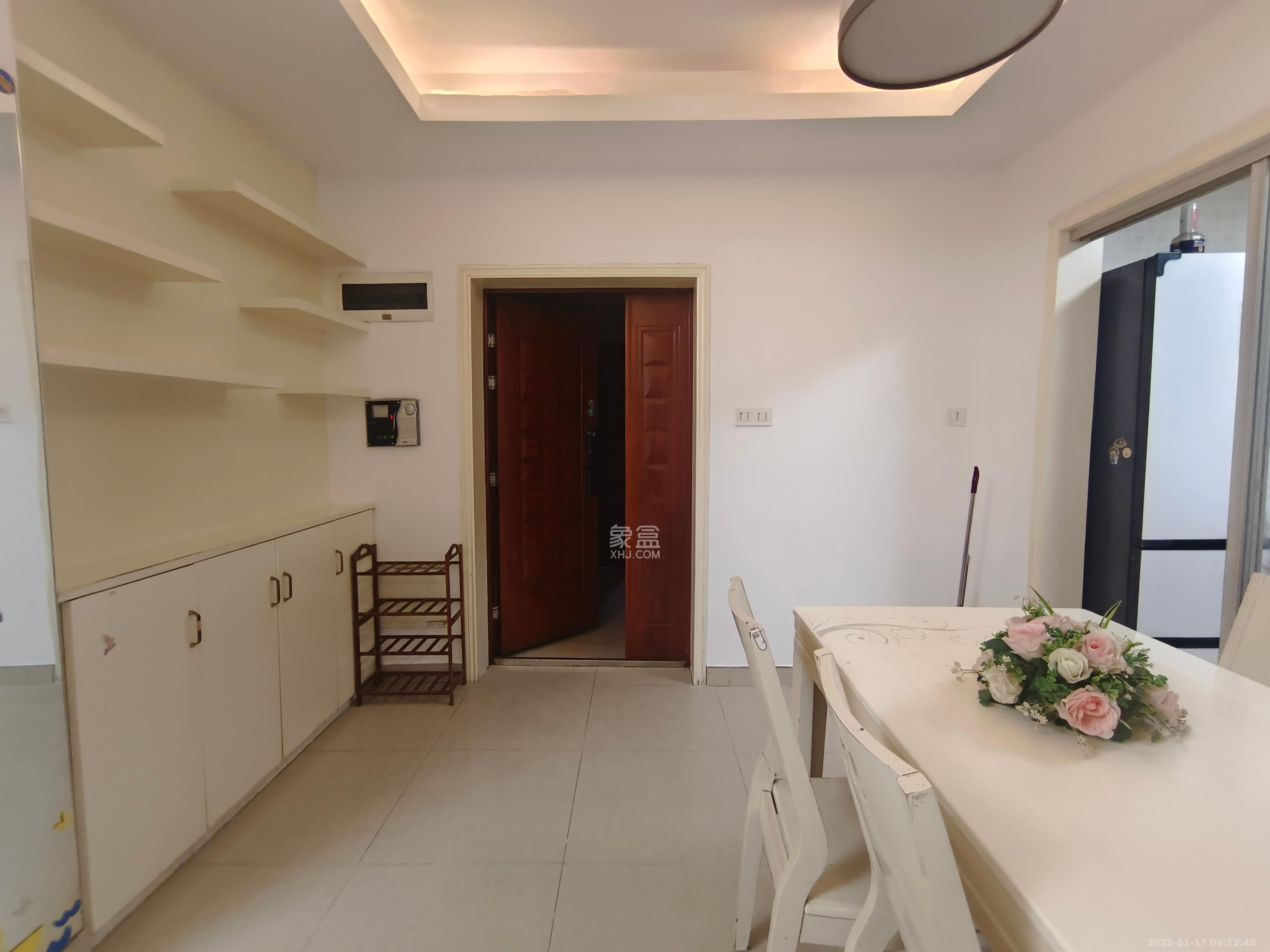 新城新世界一二三期  3室2厅1卫    2600.0元/月室内图