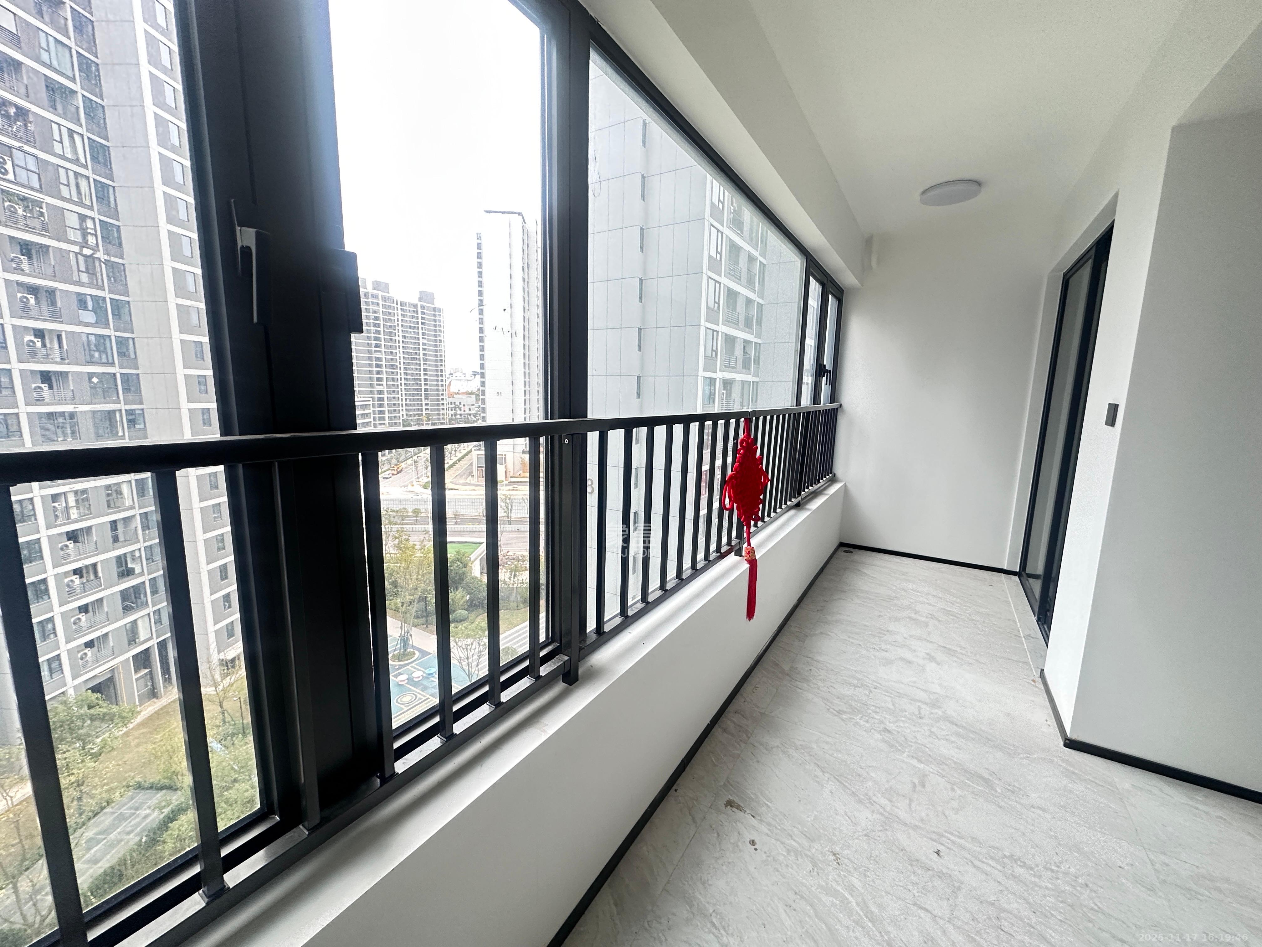 万科森林公园  3室2厅2卫    2800.0元/月室内图