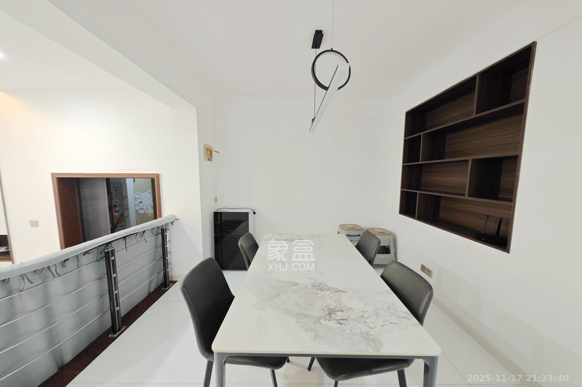 福乐名园  3室2厅2卫    150.0万客厅