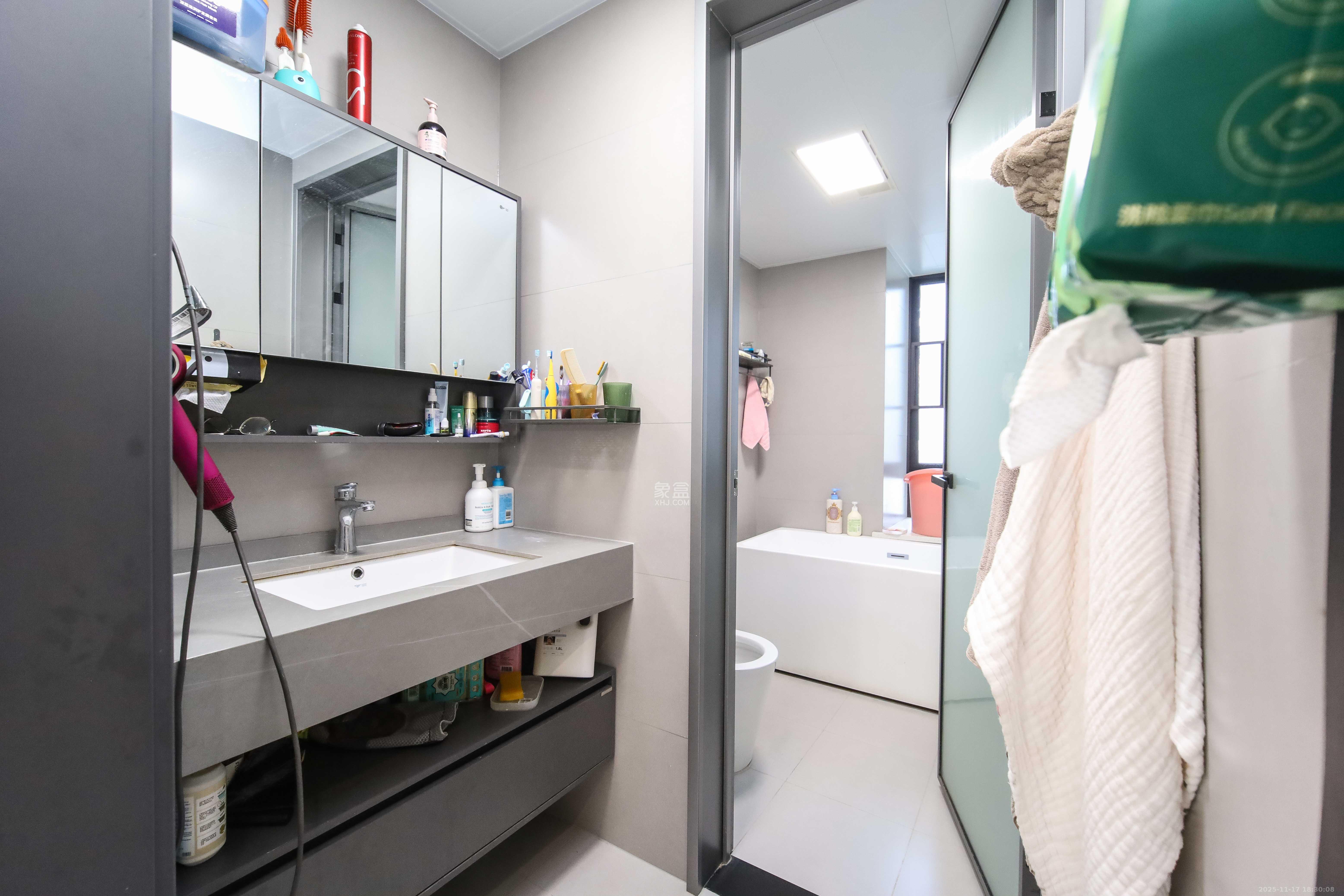 德奥悦东方  4室2厅2卫    158.0万卫生间