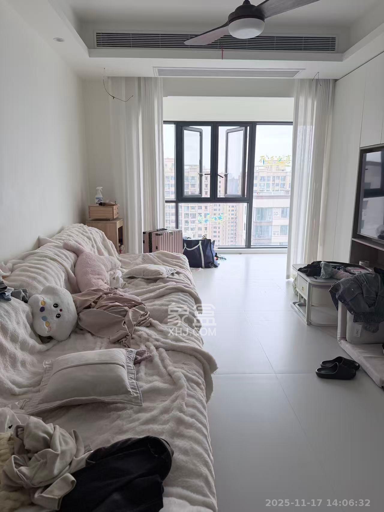 辉煌国际城三期  3室2厅1卫    3320.0元/月