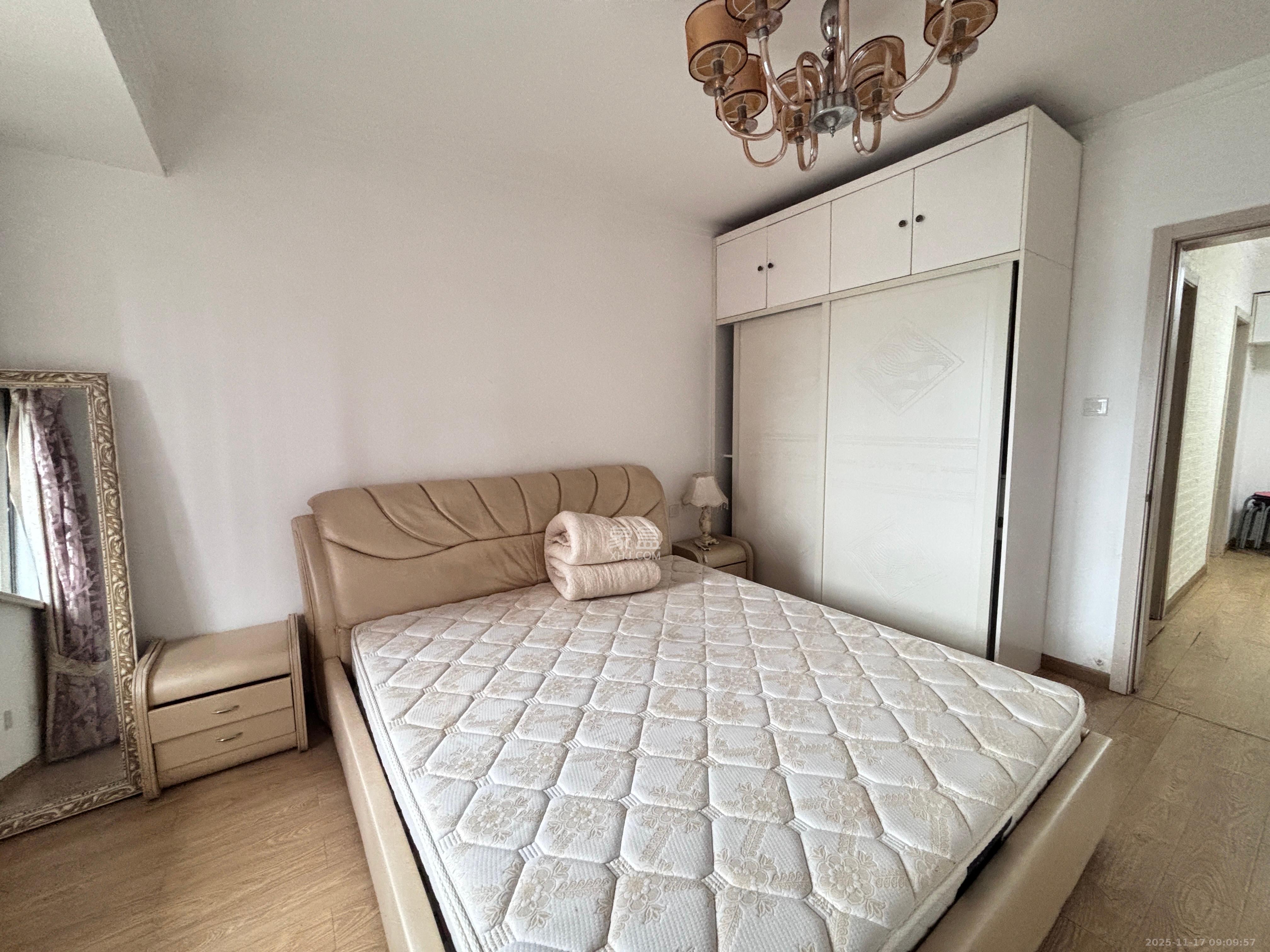 新城国际花都  2室2厅1卫    1400.0元/月室内图