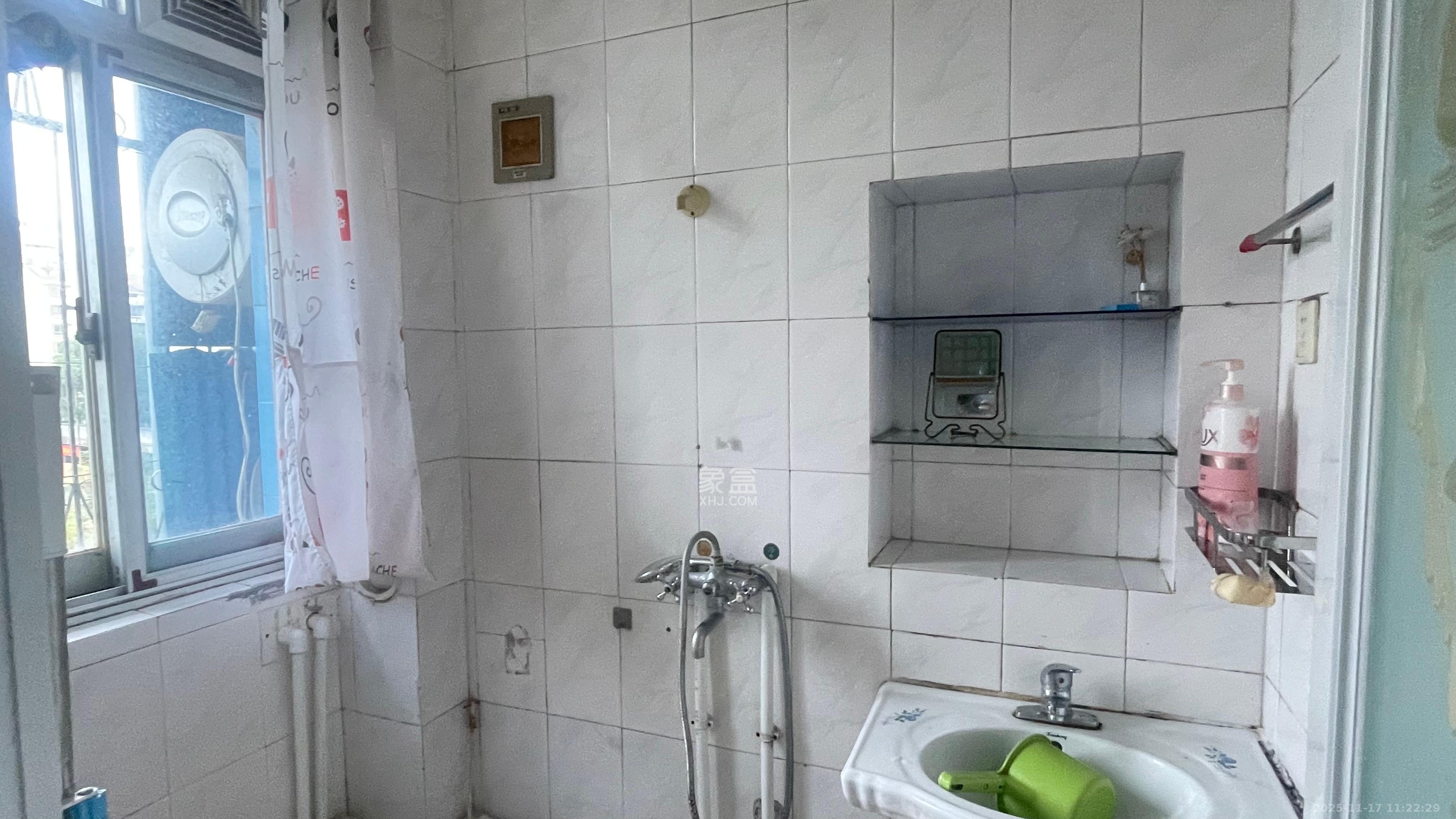 输变电局宿舍 1室2厅1卫 1500.0元/月 输变电局宿舍 1室2厅1卫 1500.0元/月室内图