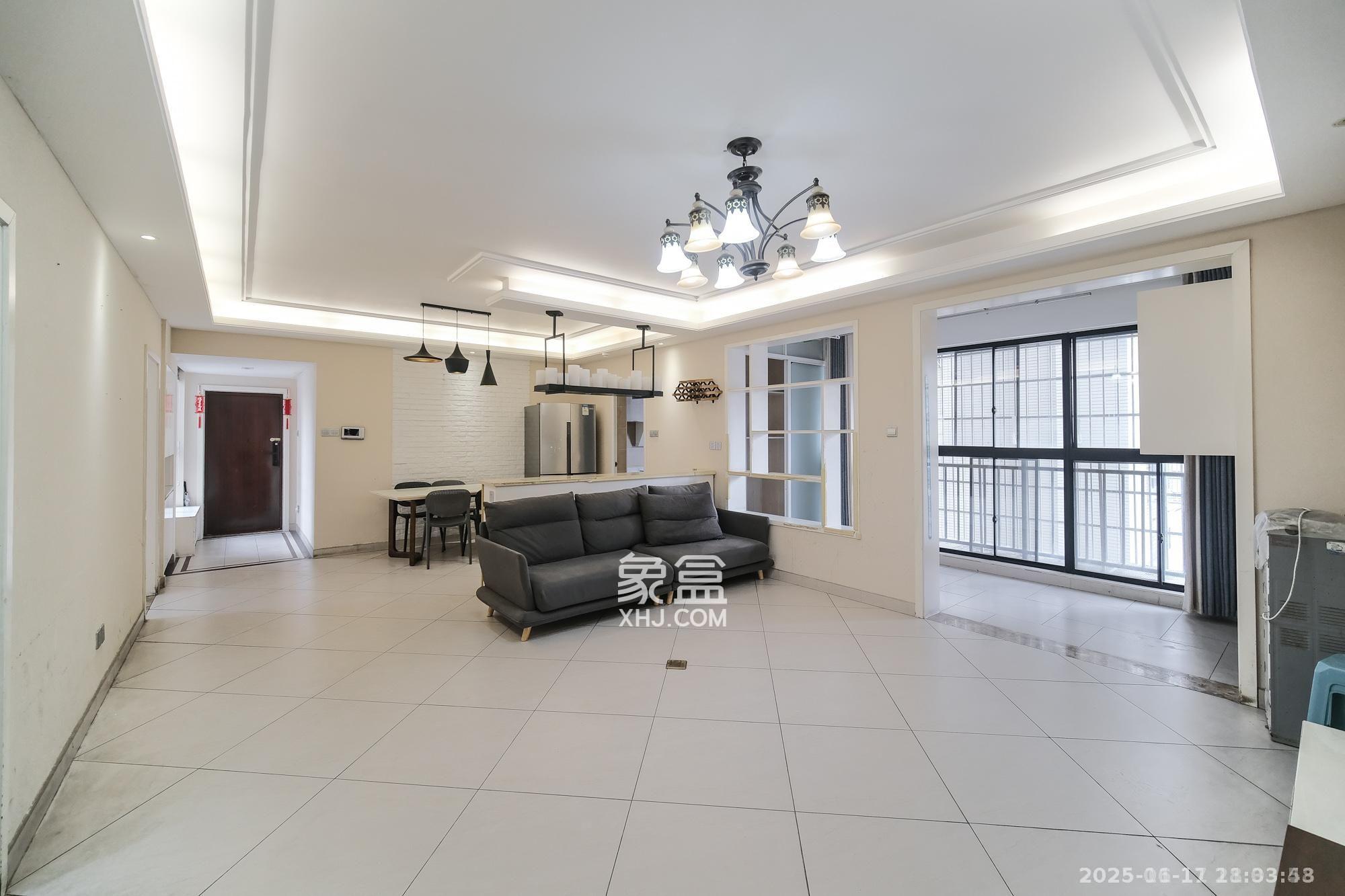 花样年华 4室2厅2卫 2200.0元/月 花样年华 4室2厅2卫 2200.0元/月室内图