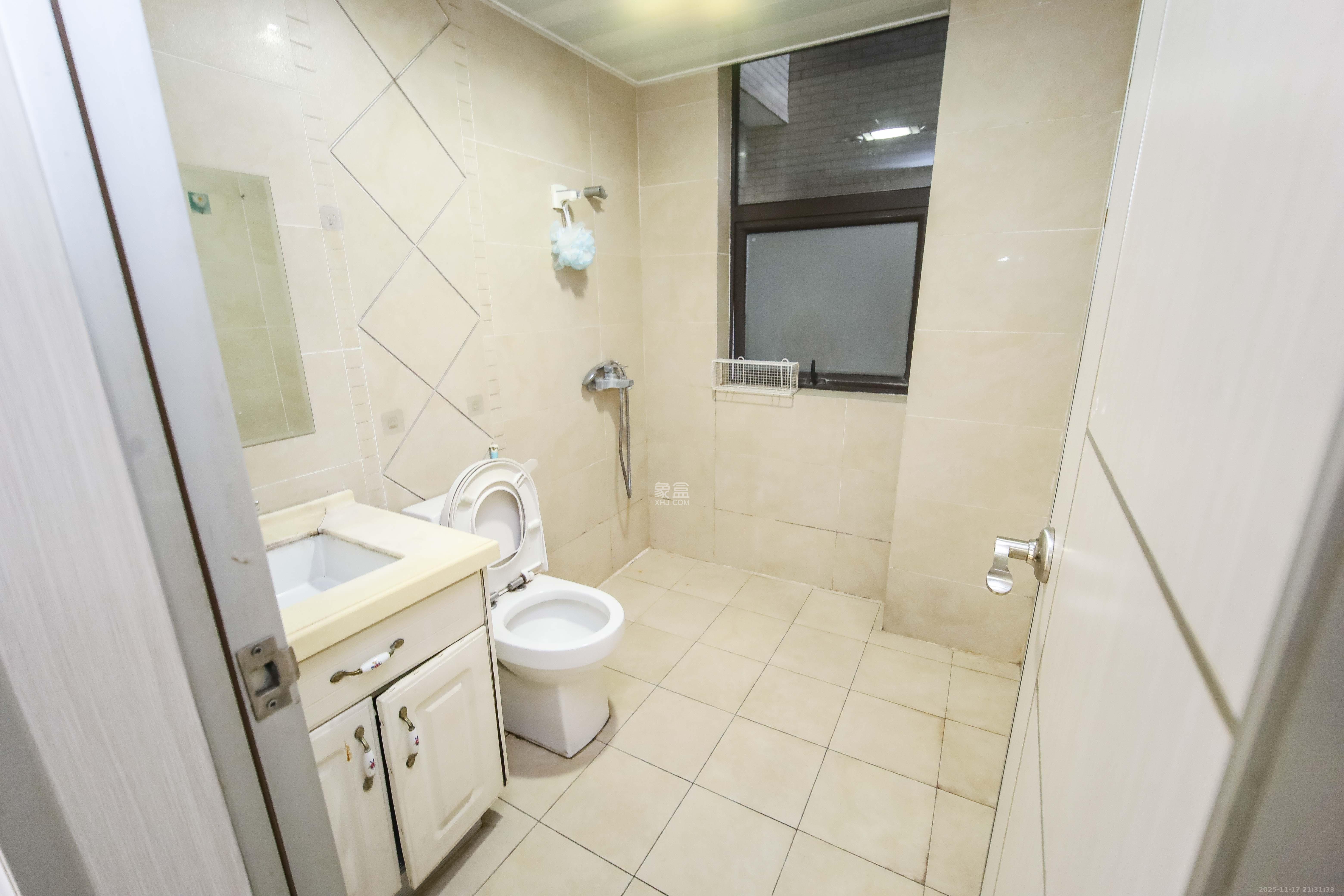 上东辛顿公寓 3室2厅2卫 85.0万 上东辛顿公寓 3室2厅2卫 85.0万卫生间