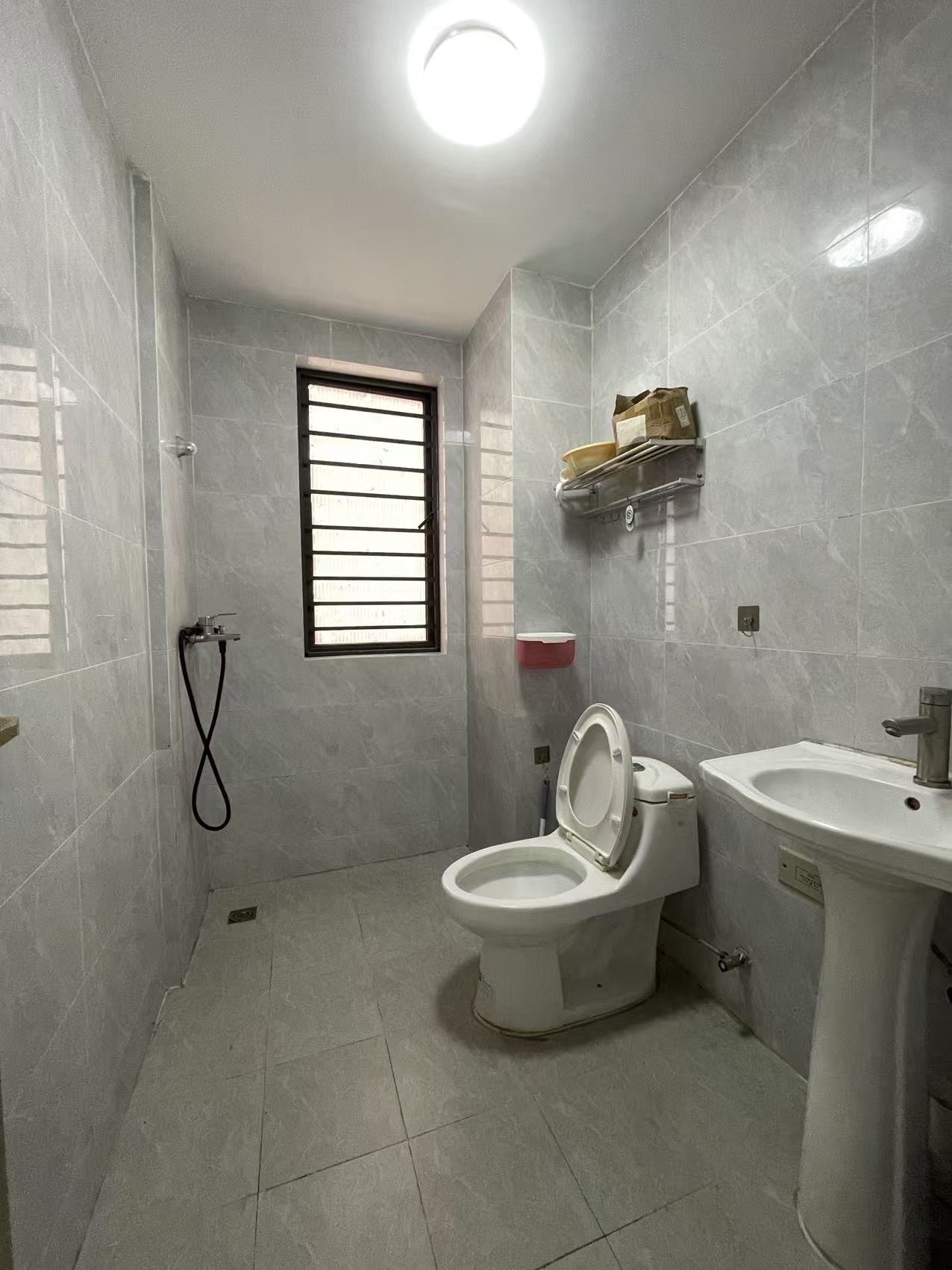 坡博家园四区  2室1厅1卫    2400.0元/月室内图