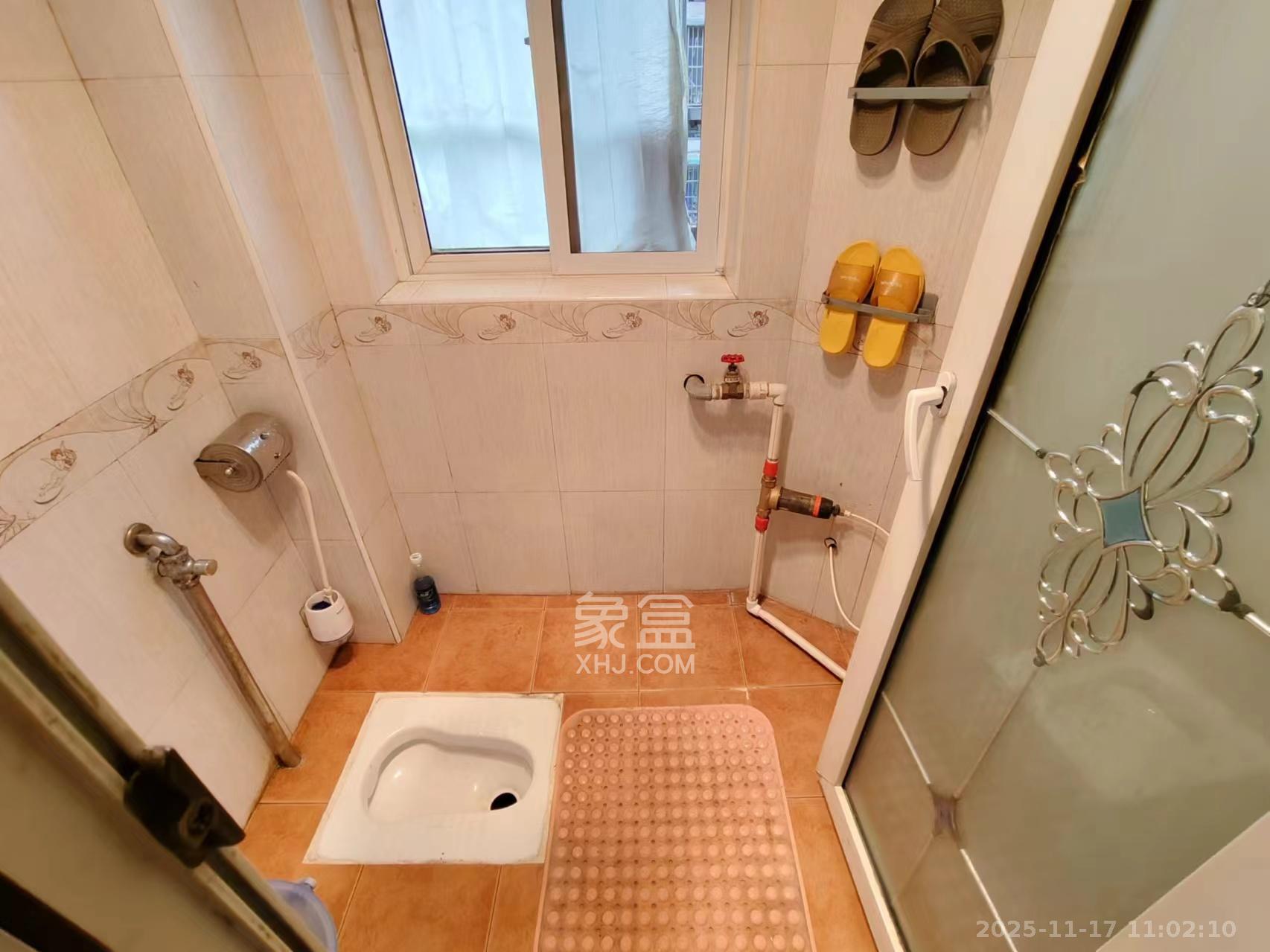 新桥小区  3室2厅2卫    2000.0元/月室内图