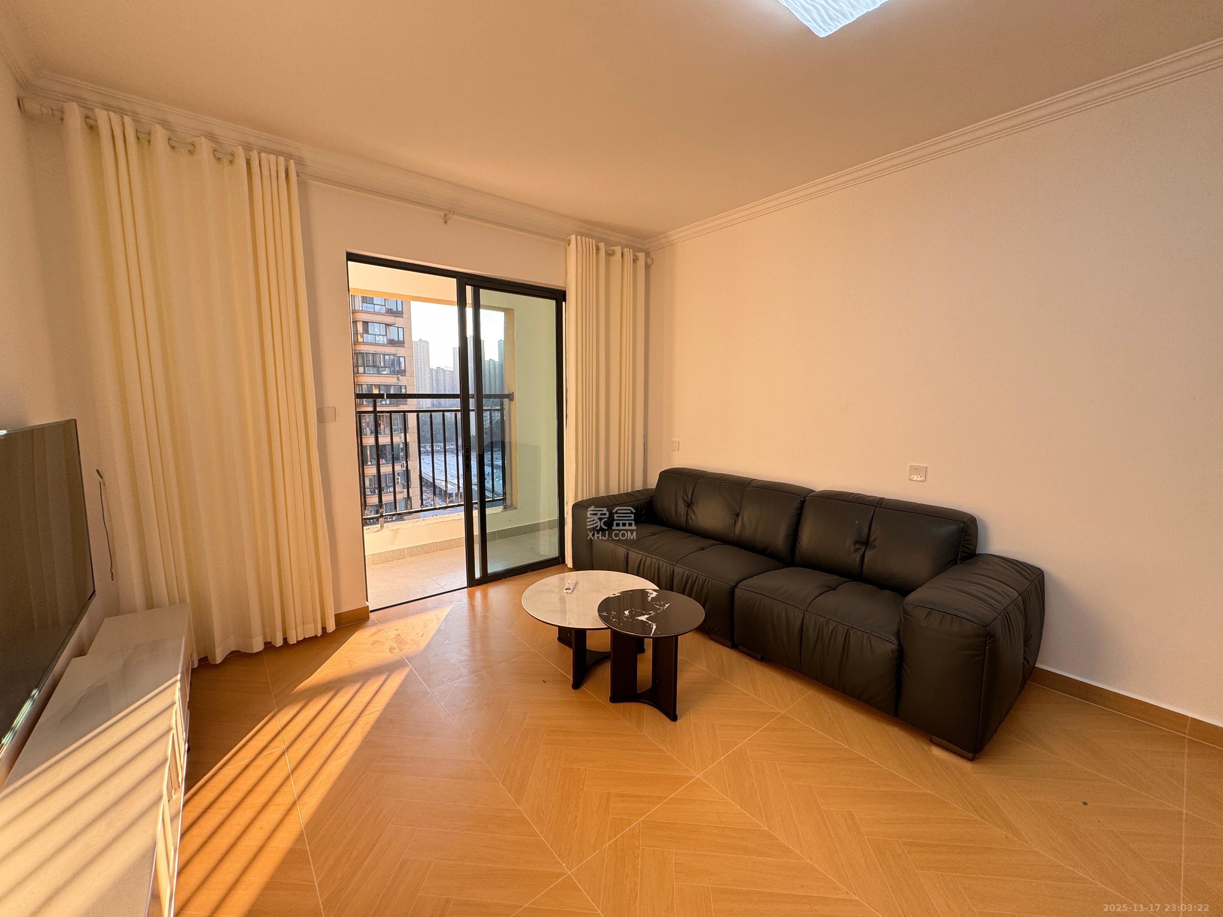 莲馨苑  3室2厅2卫    3000.0元/月室内图