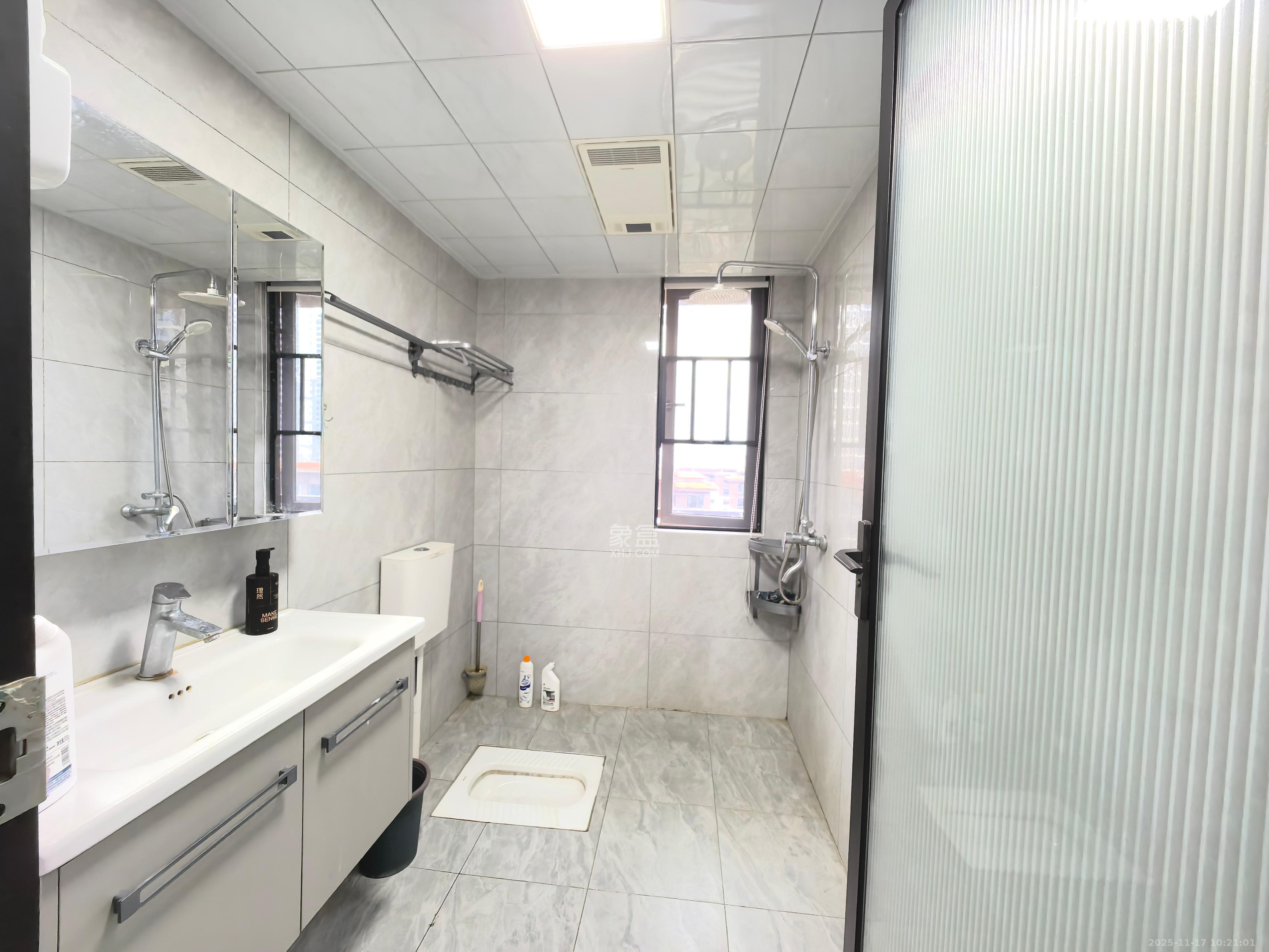 华远海蓝郡 3室2厅1卫 2200.0元/月 华远海蓝郡 3室2厅1卫 2200.0元/月室内图