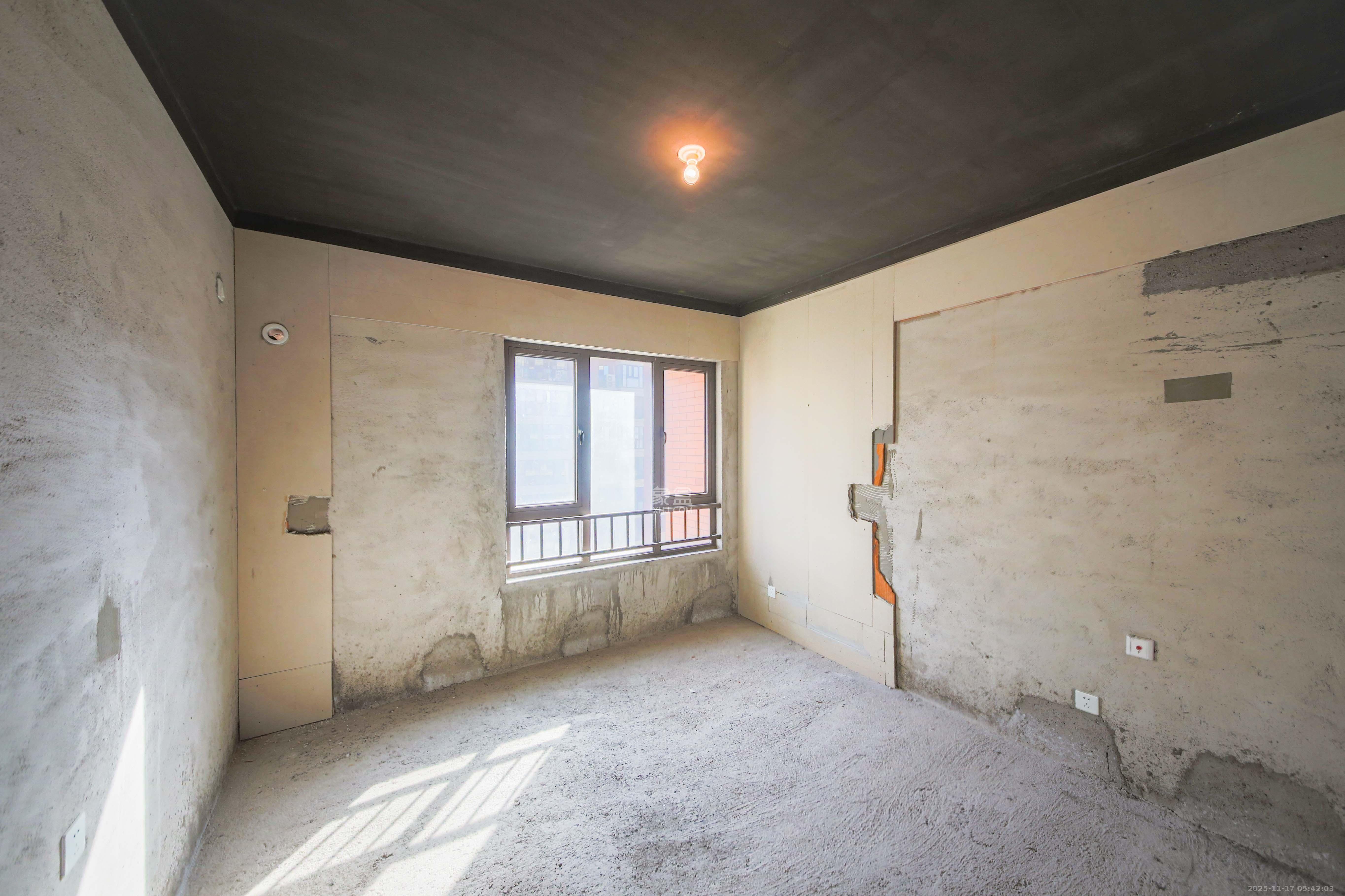 香缇雅苑(鑫远翡丽郡二期) 3室2厅1卫 135.0万 香缇雅苑(鑫远翡丽郡二期) 3室2厅1卫 135.0万卧室