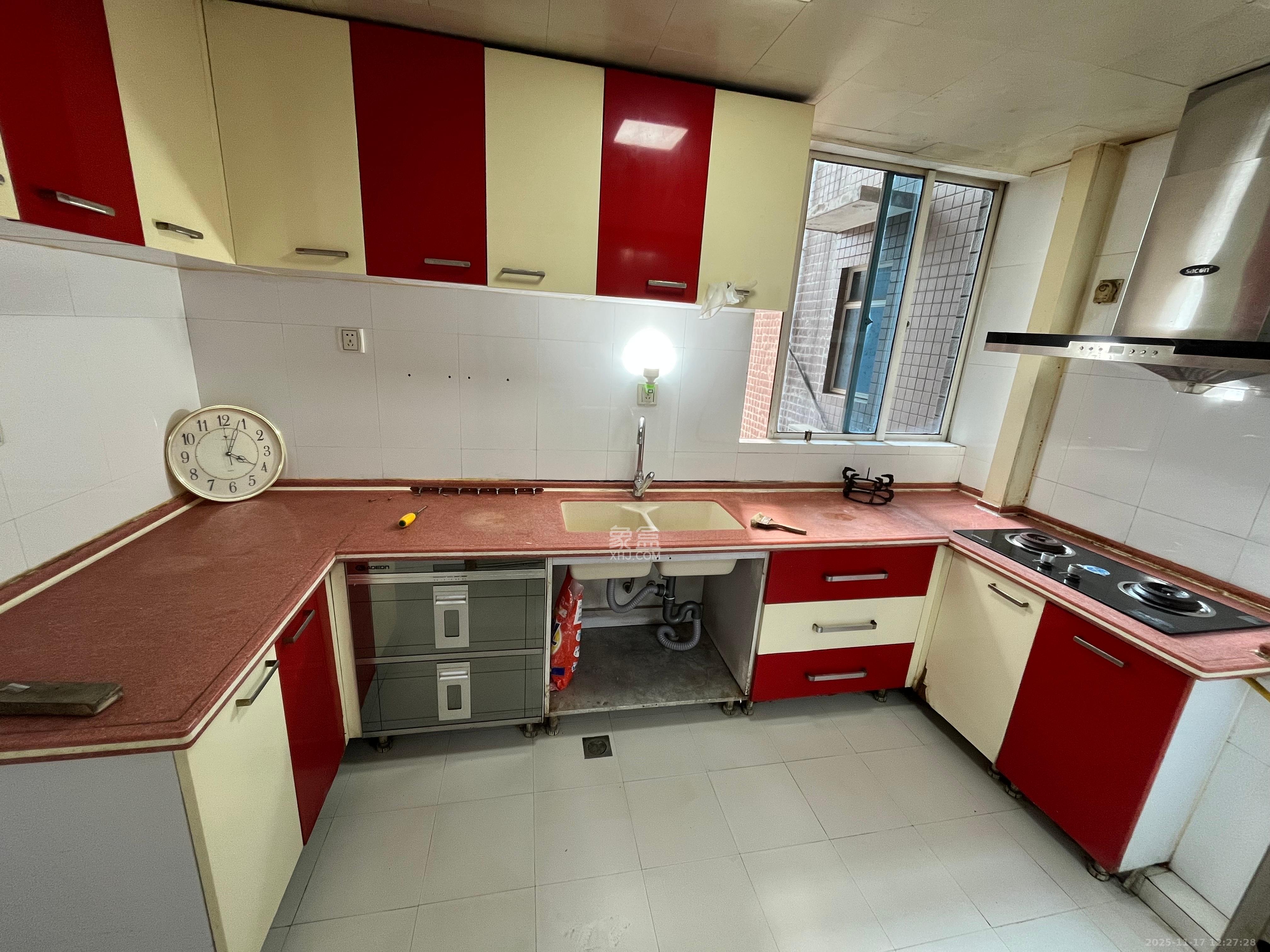 华海3C(天心电子世界)  3室1厅2卫    3200.0元/月室内图