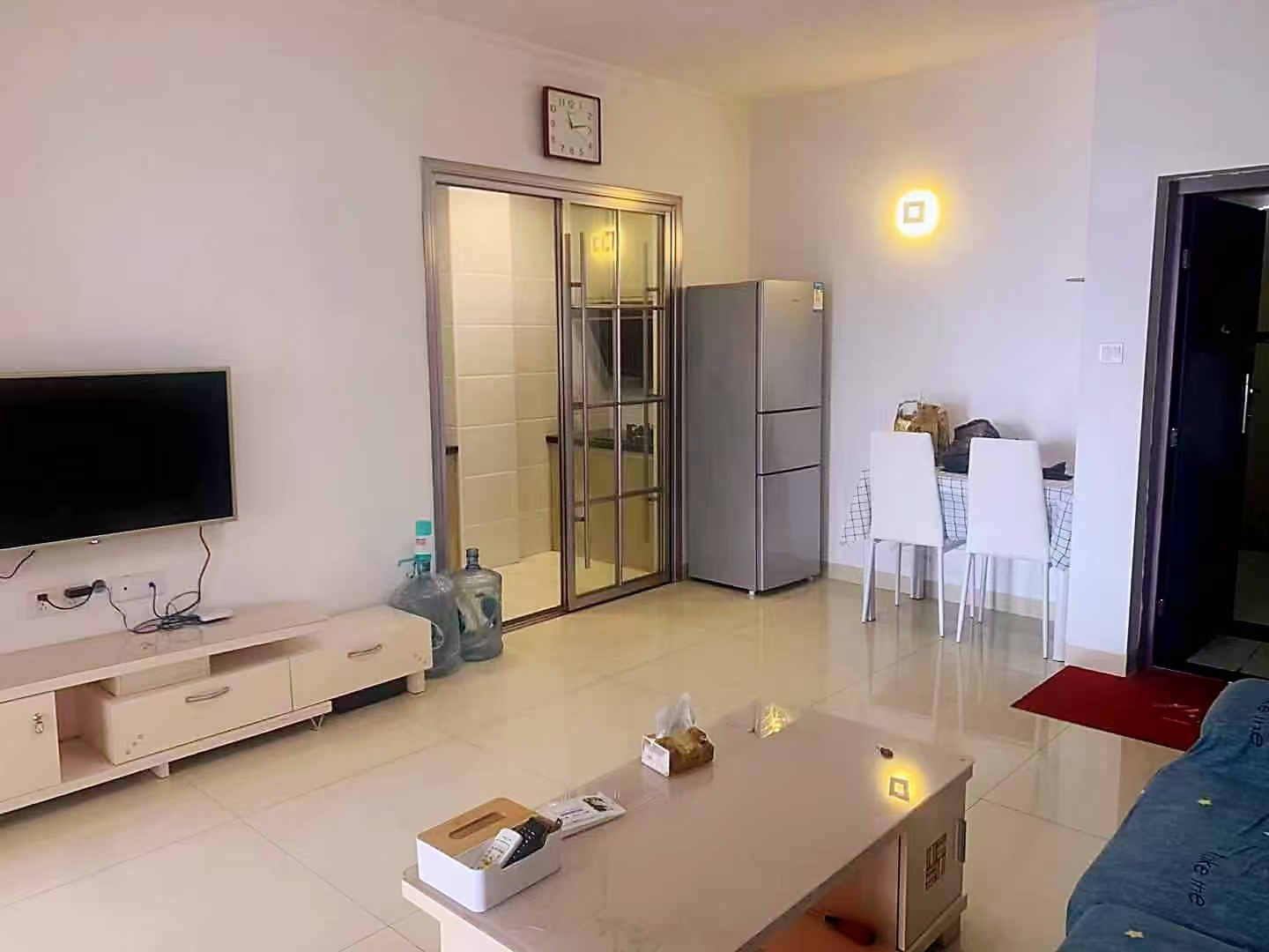 中建国际大厦  2室1厅1卫    1600.0元/月