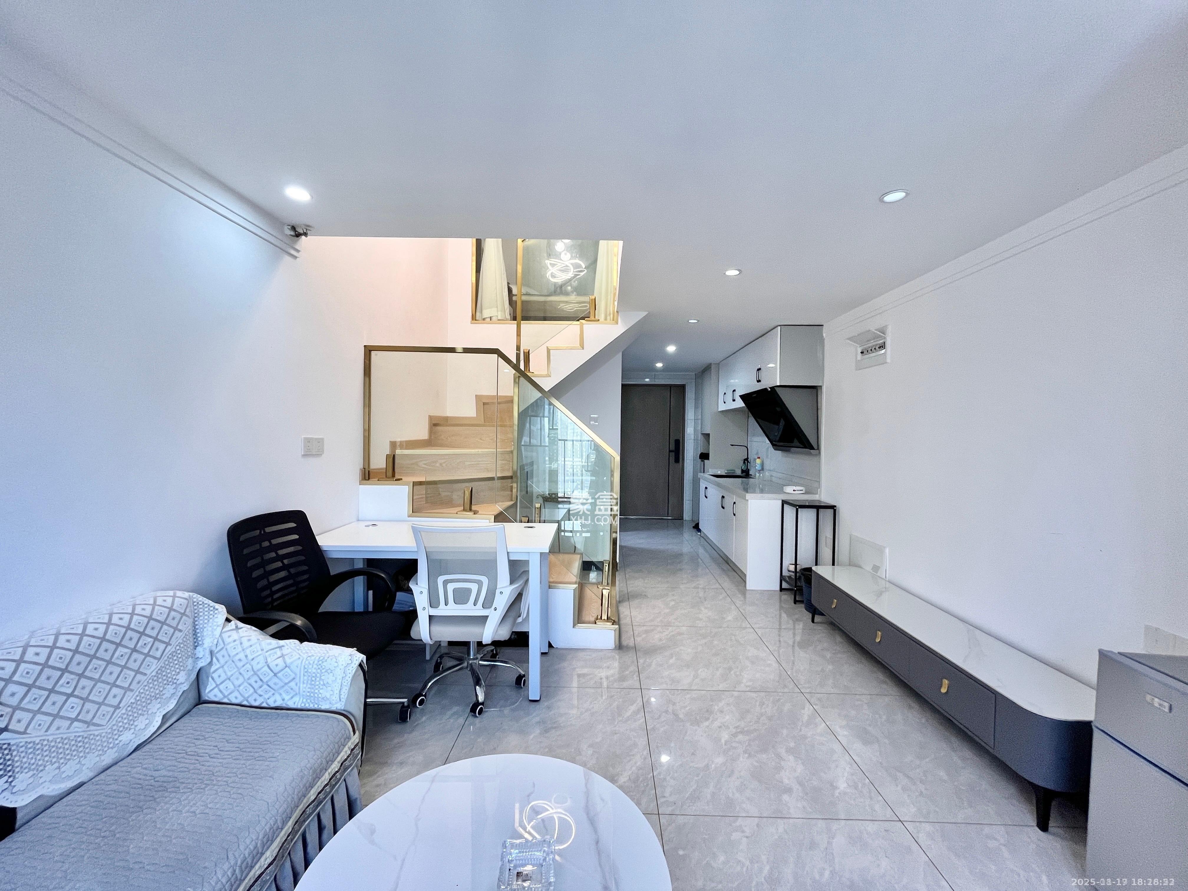 南山梅溪一方  2室1厅1卫    2000.0元/月室内图