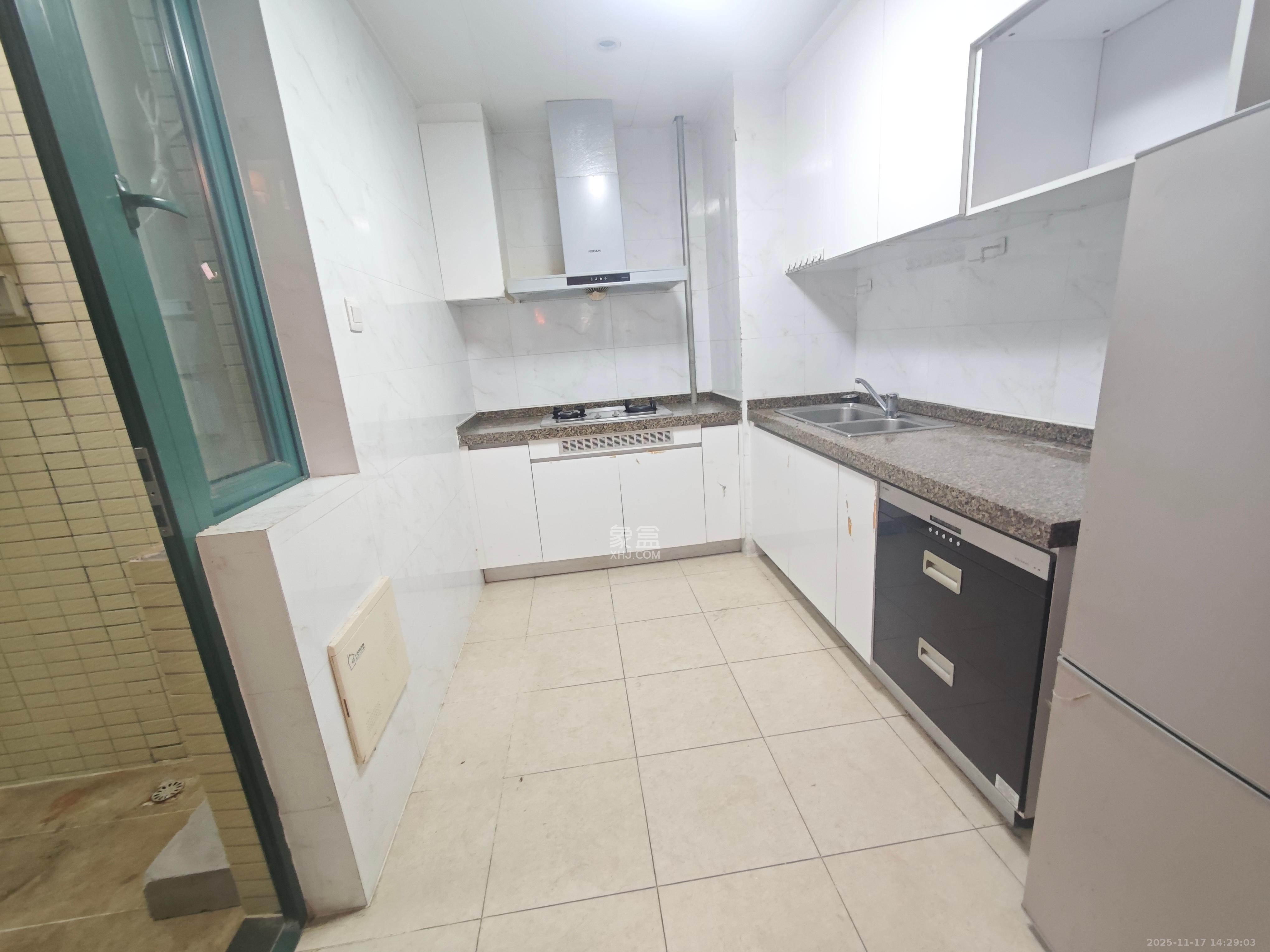 恒大翡翠华庭  3室2厅2卫    2600.0元/月室内图