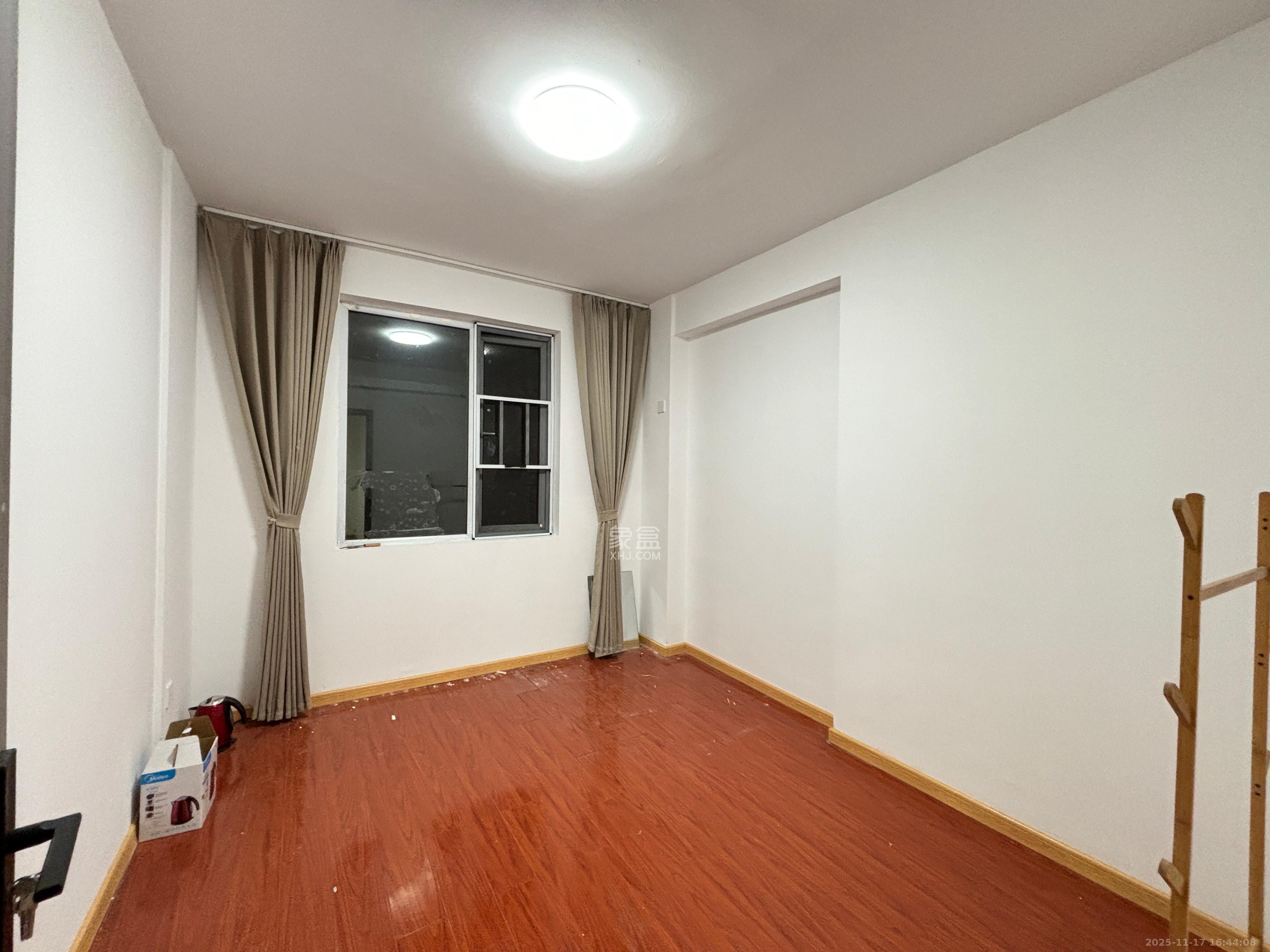 丽发新城 6室2厅2卫 2200.0元/月 丽发新城 6室2厅2卫 2200.0元/月室内图