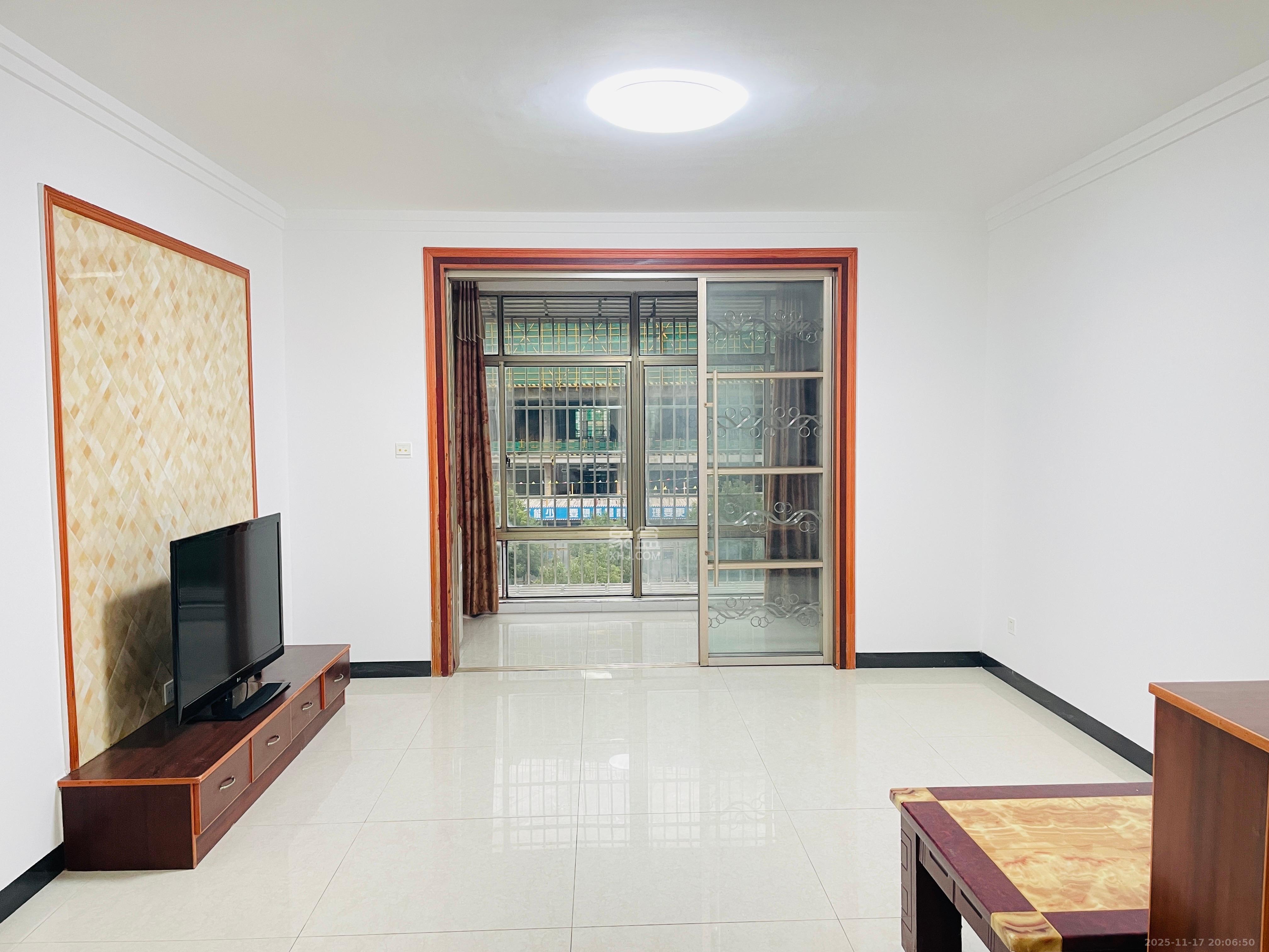 金石蓉园  2室2厅1卫    2000.0元/月室内图