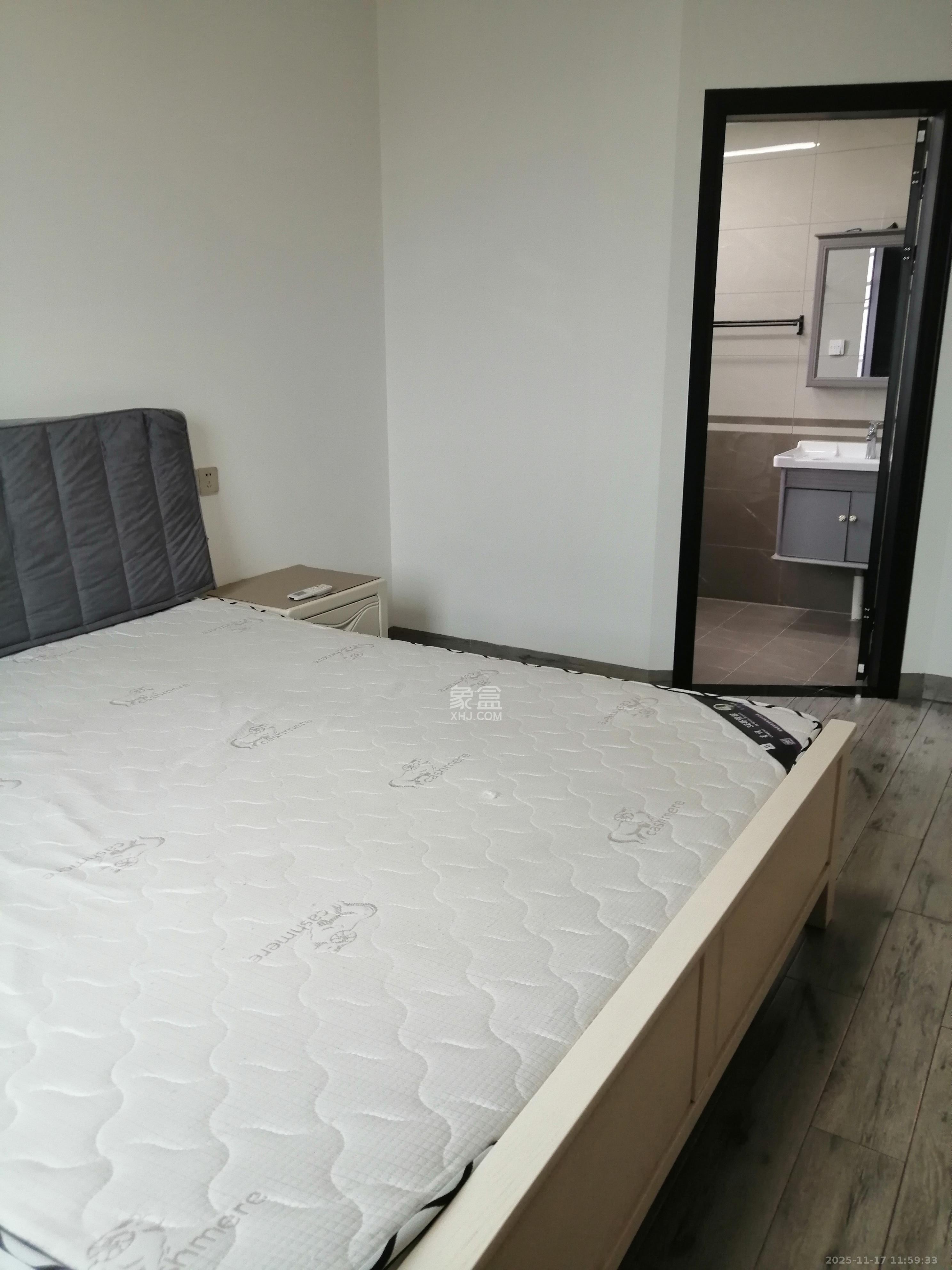 鄱阳佳郡  3室2厅2卫    2400.0元/月室内图