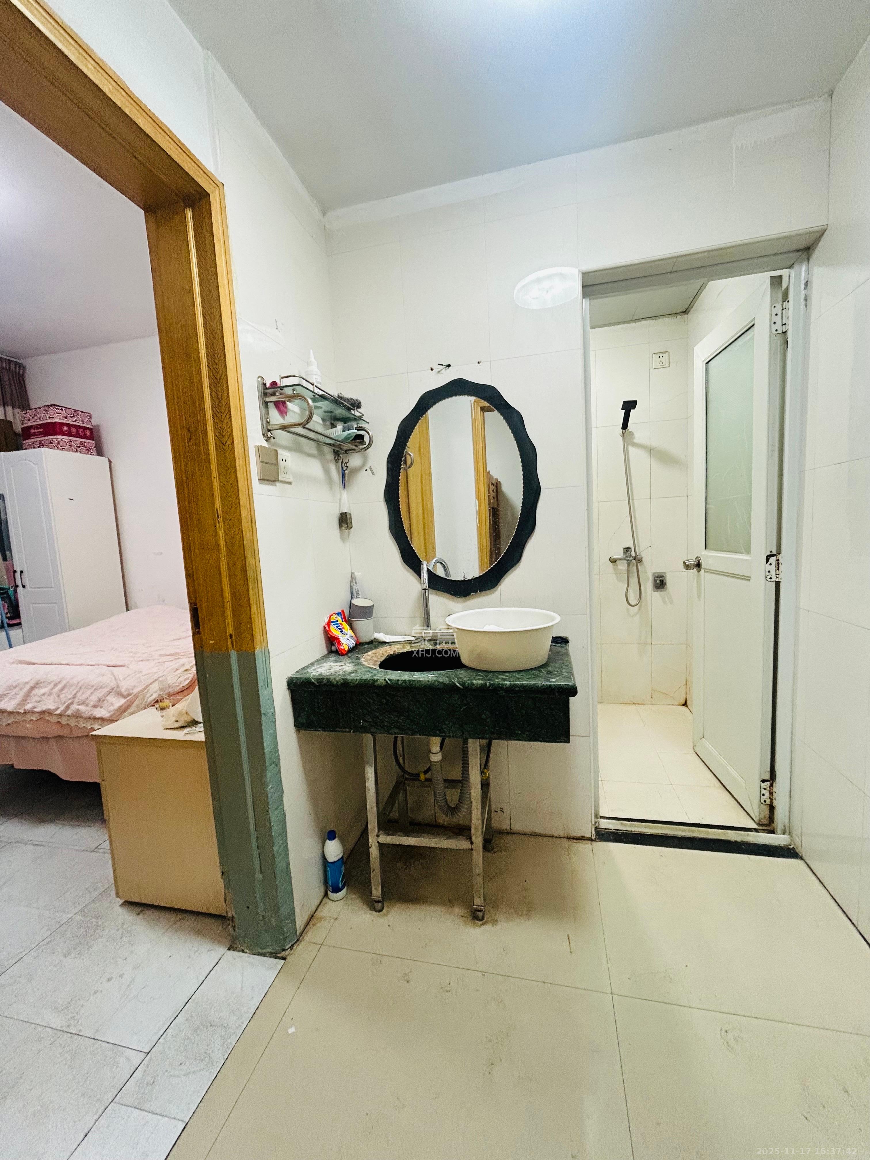 五一大道202（中环壹世界）  4室2厅1卫    3800.0元/月