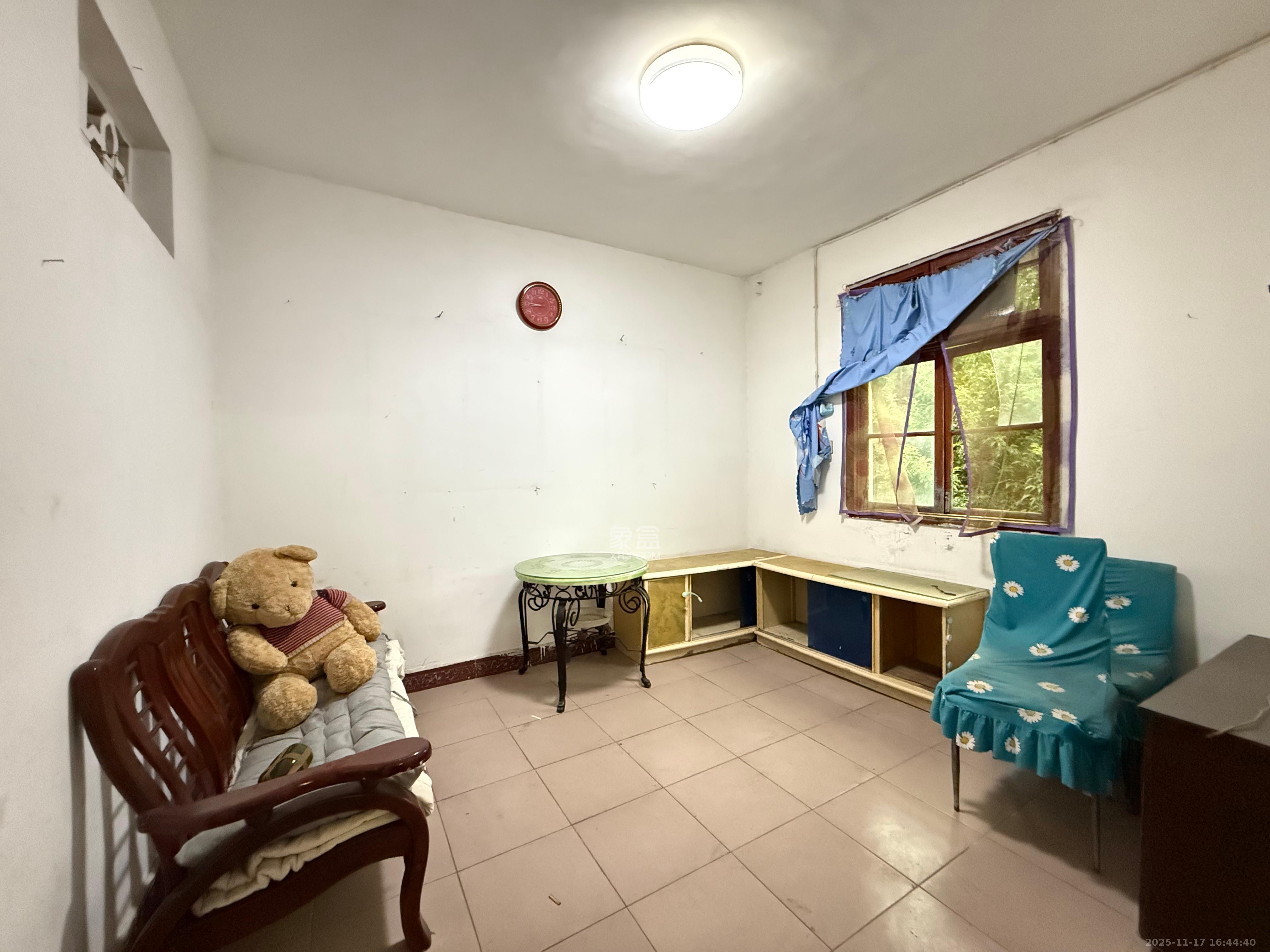 人民新村  3室1厅2卫    1500.0元/月室内图