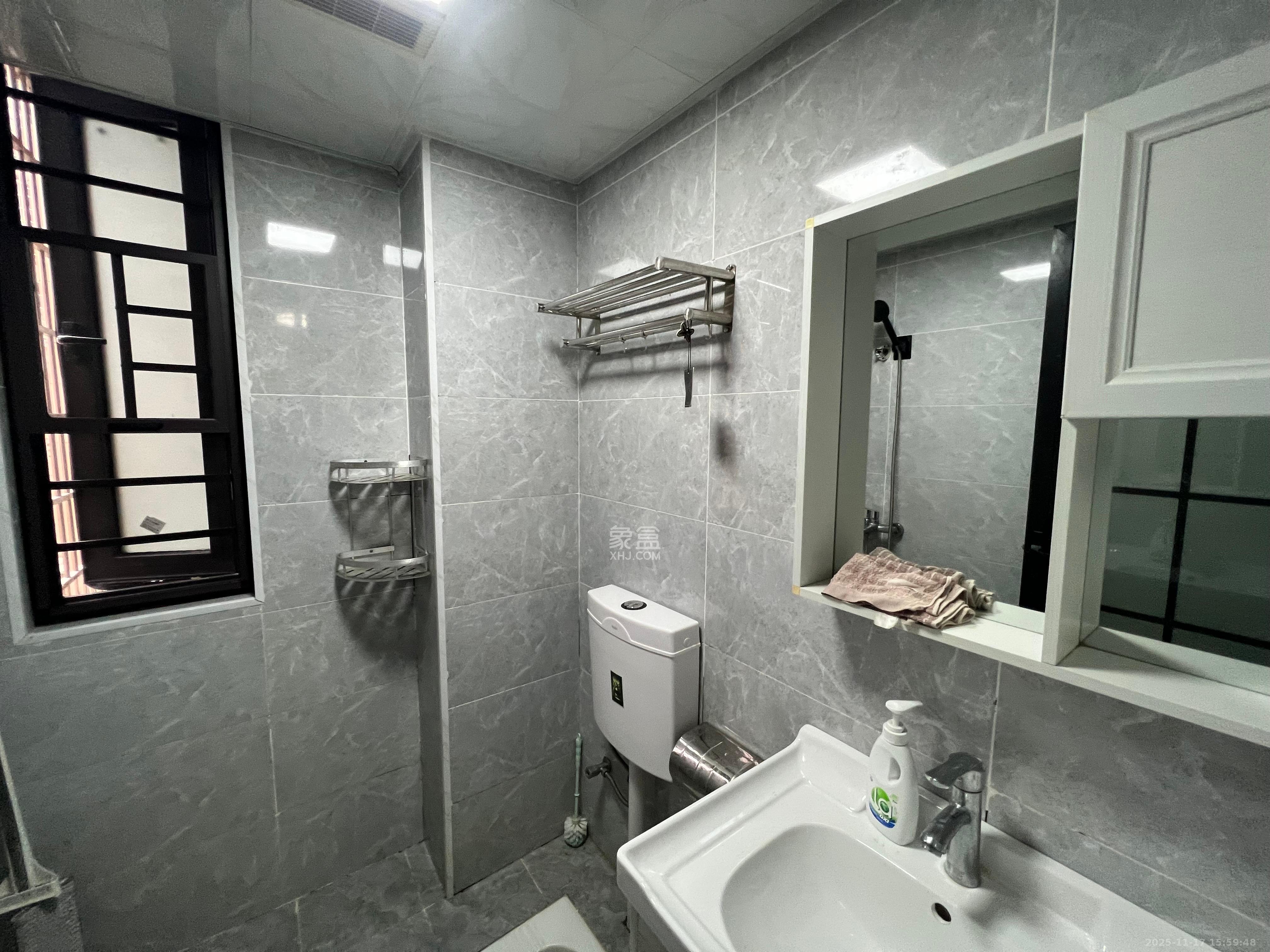 东合新苑  2室2厅1卫    2100.0元/月室内图